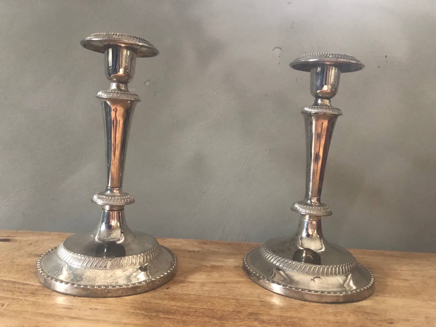 Silver metal candle holders that can be paired.