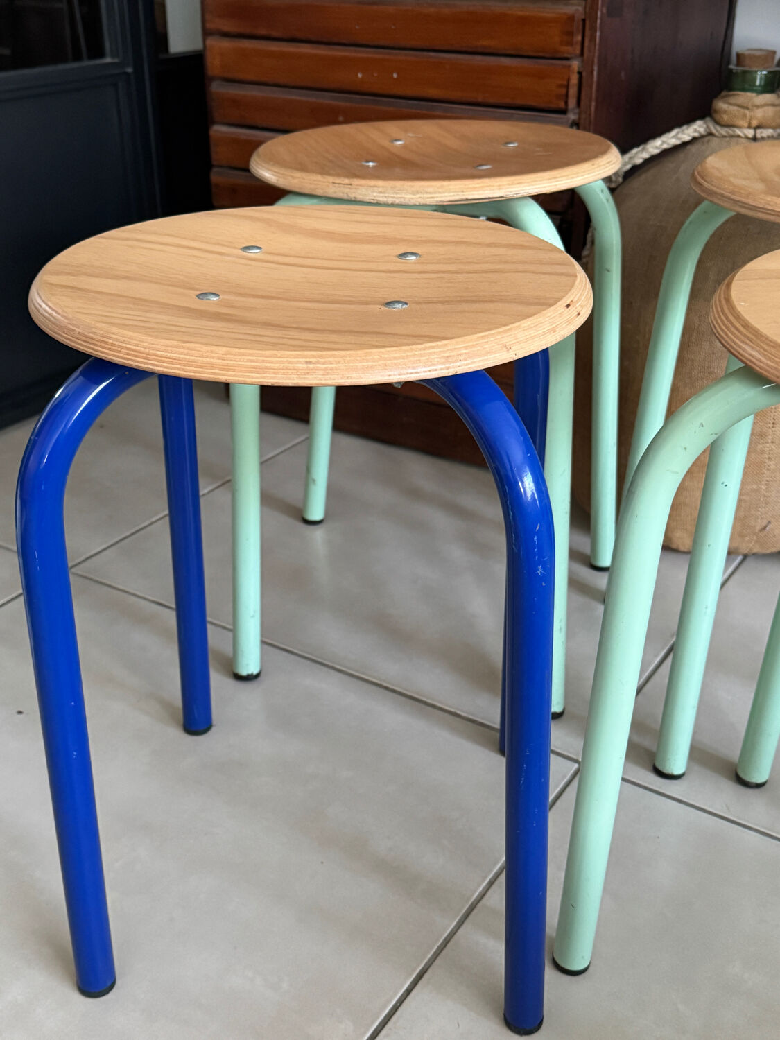 4 tabourets d’école vintage