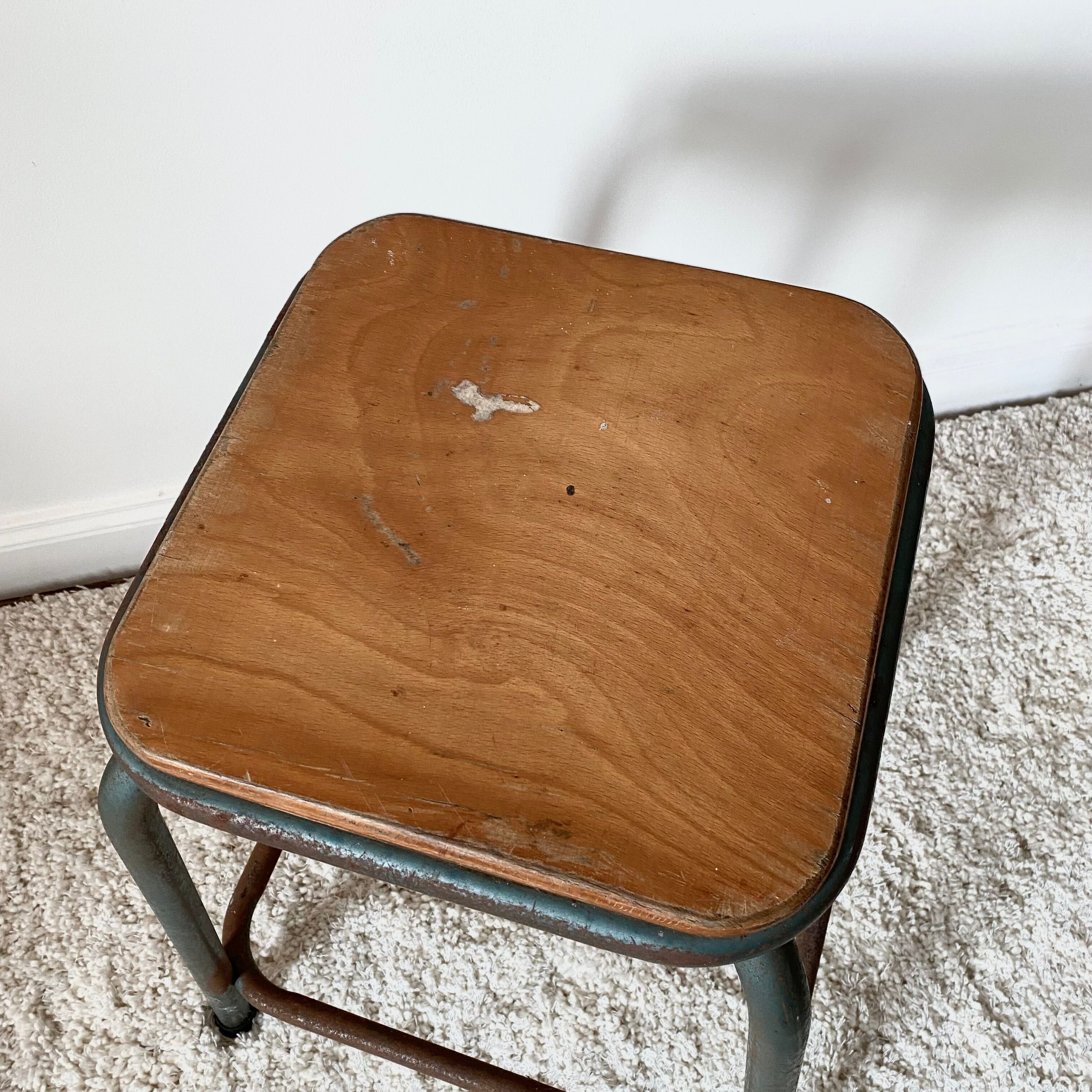 Bar stool / industrial top (workshop)