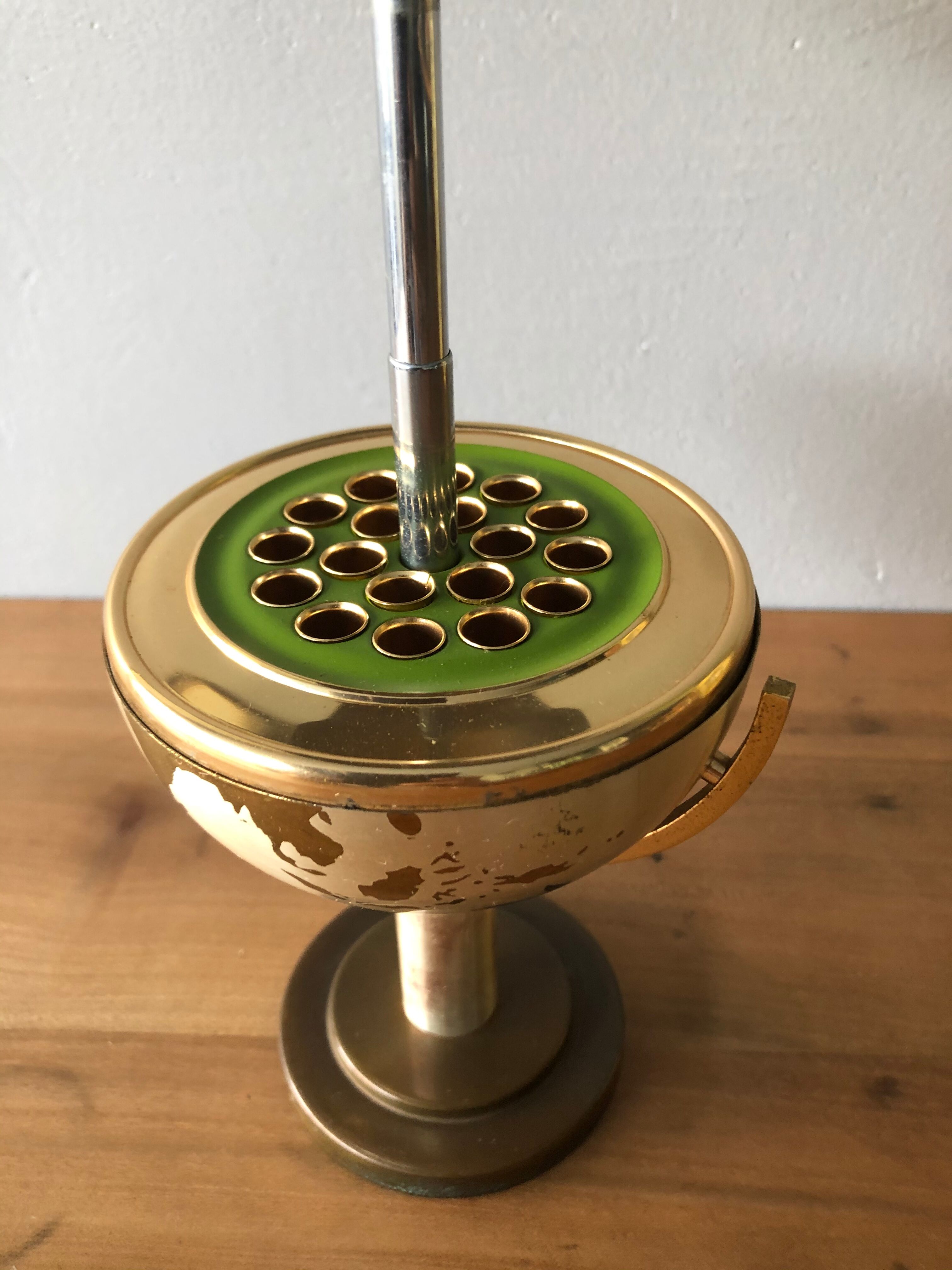 World mappe, globe cigarette distributor