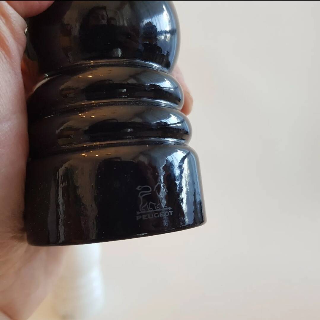 Peugeot salt and pepper mill set in black and white lacquered wood 18 cm