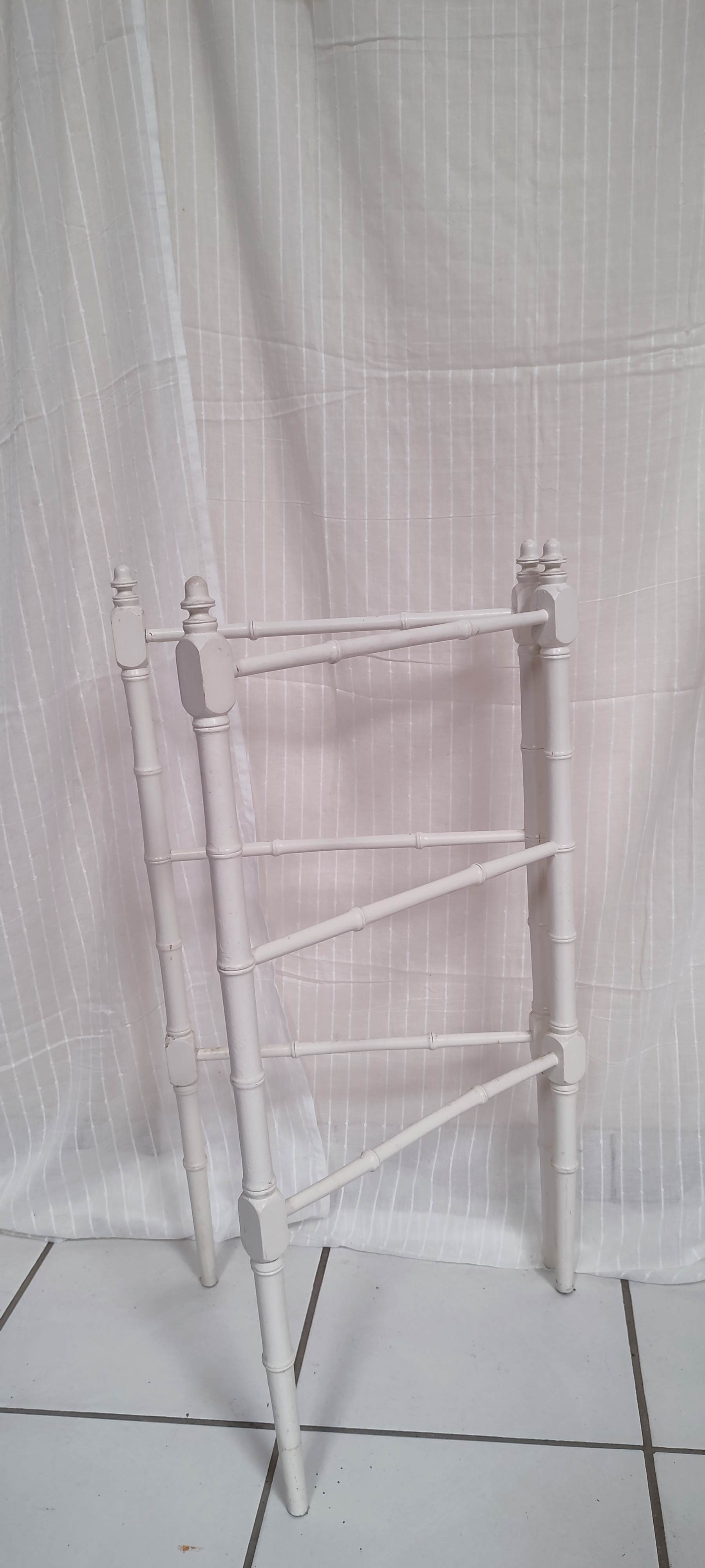 Vintage wood towel rack bamboo effect