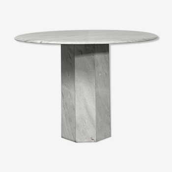 Table en pierre effet marbre