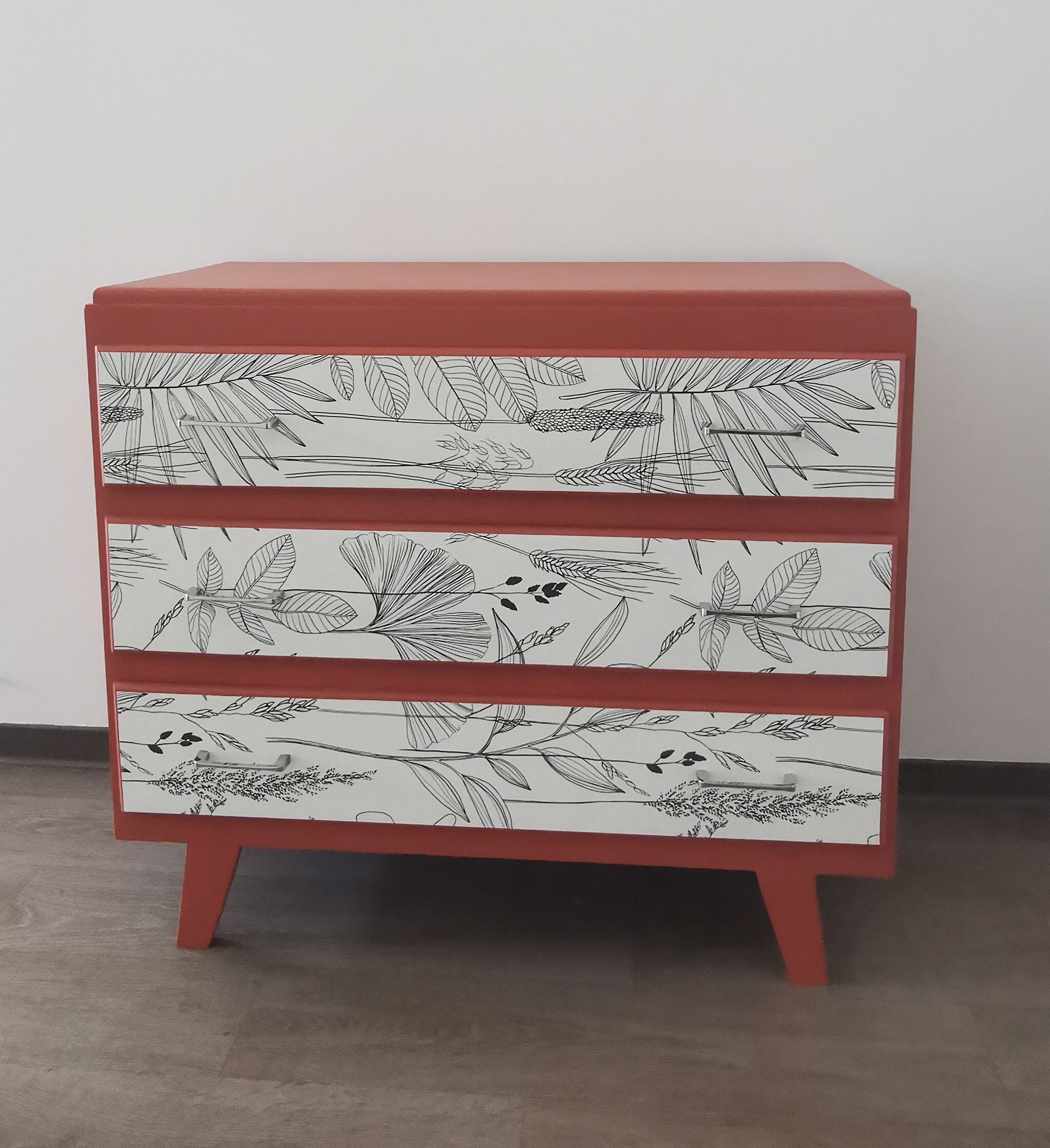 Vintage chest of drawers