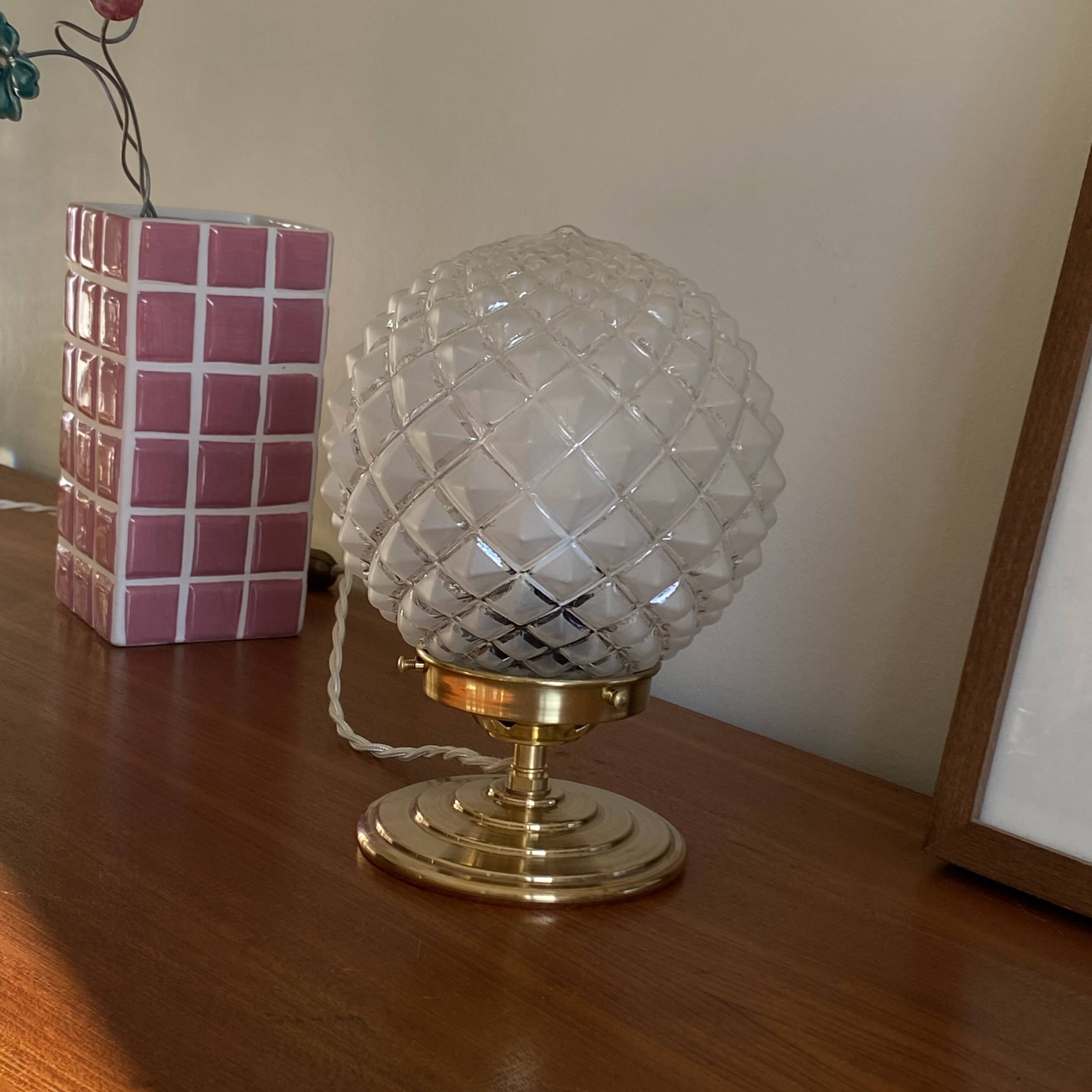 Table lamp, desk, globe in antique glass and brass base