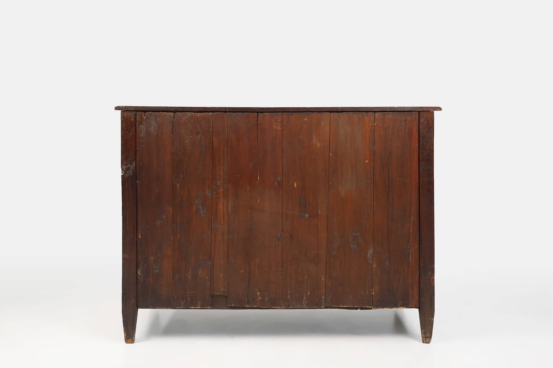 Antique hand crafted en carved chest of drawers in oak, ca. 1800