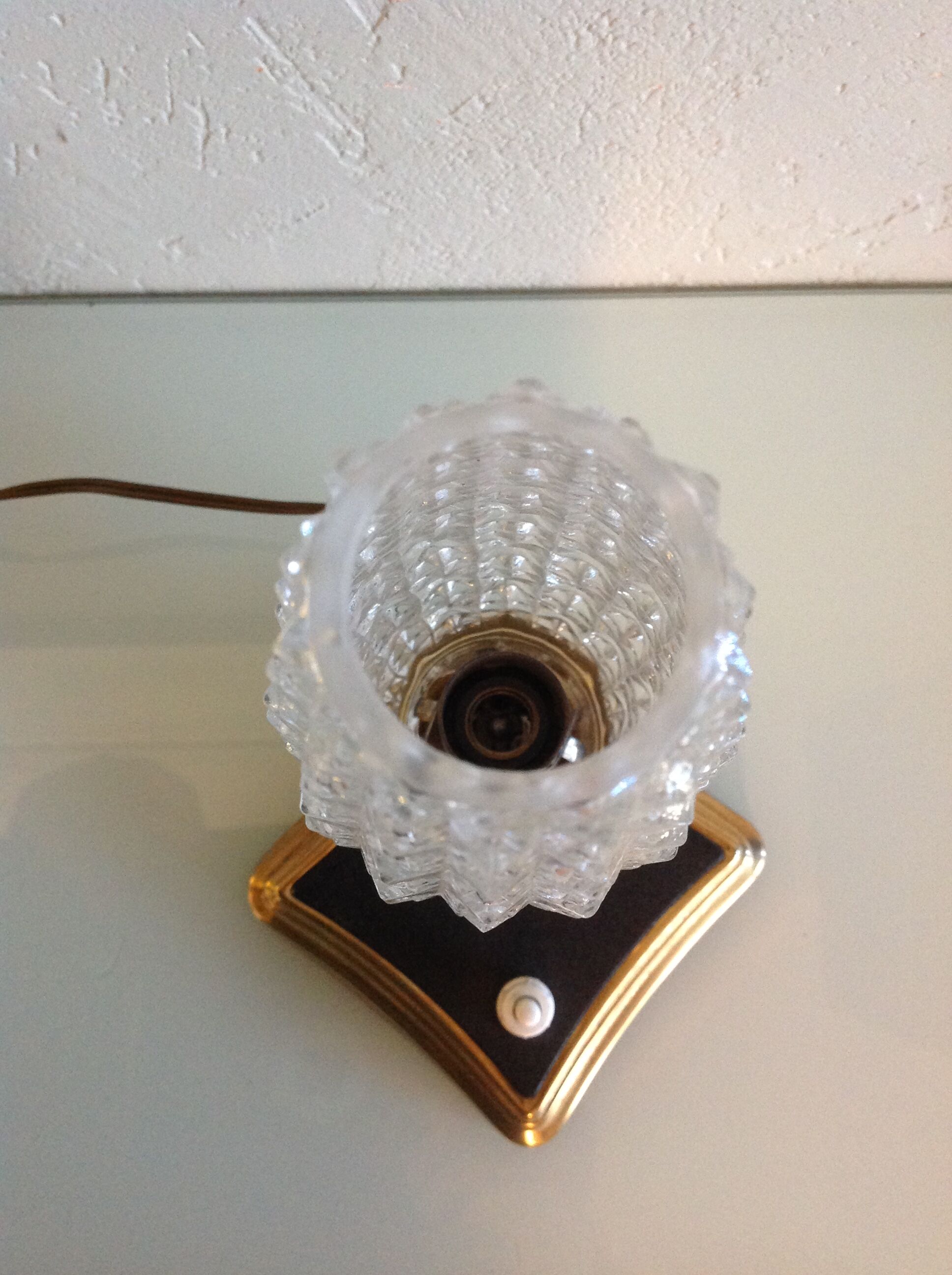 Lampe de chevet verre tulipe structuré et socle laiton / vintage années 50-60