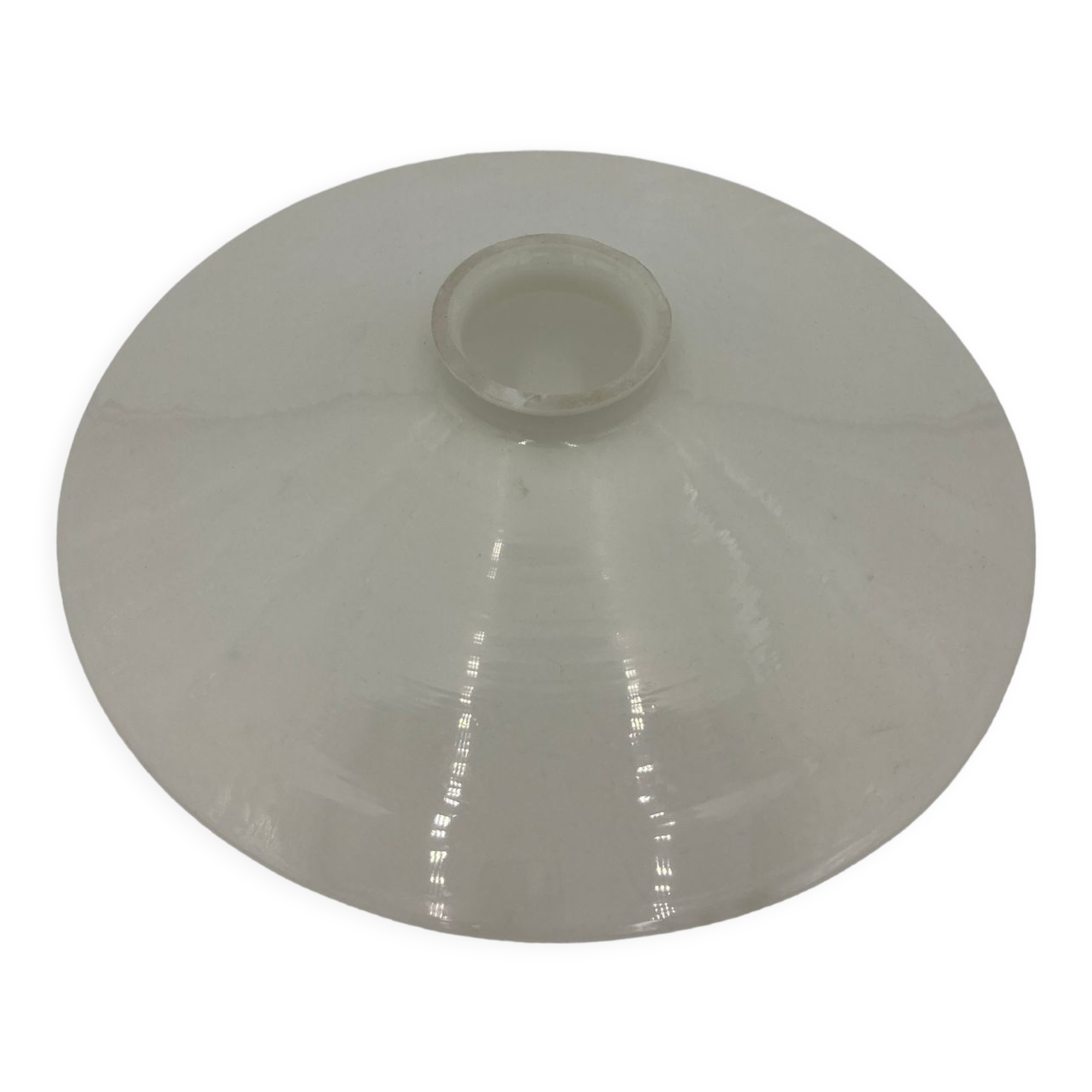 Suspension in opaline glass