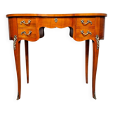 Louis XV style hairdresser in the shape of a bean, elegant and very decorative.