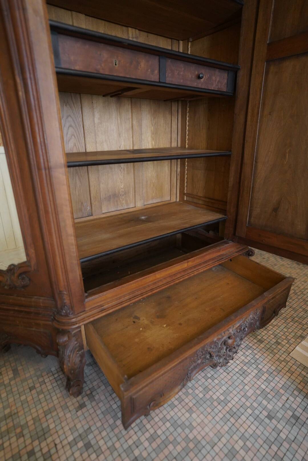 Armoire à glace style Louis XV