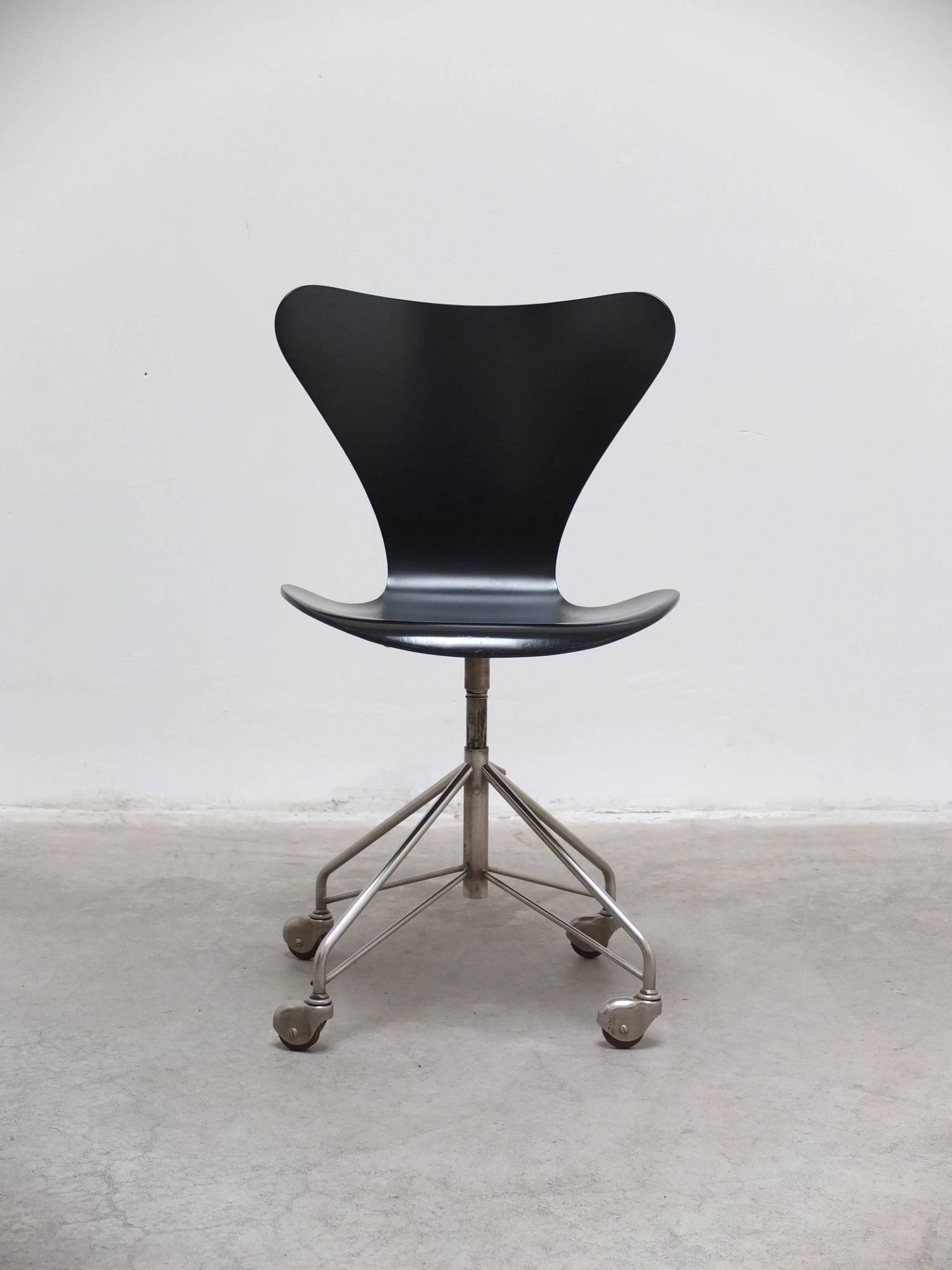 1st edition '3117' swivel desk chair by Arne Jacobsen for Fritz Hansen, 1955