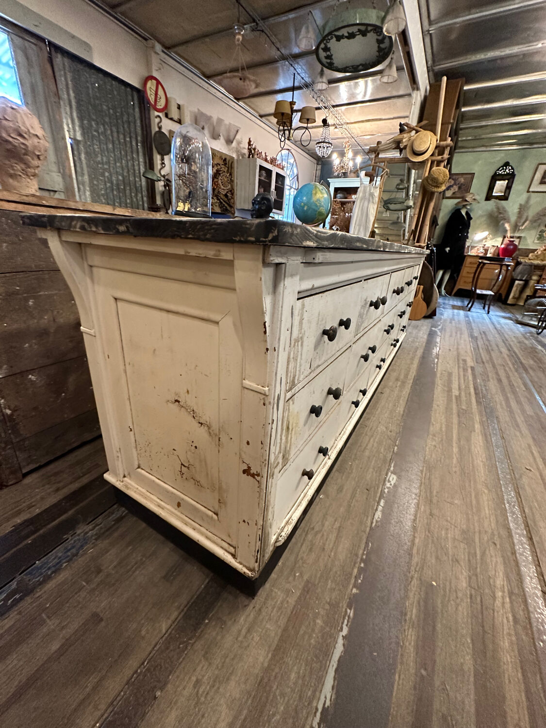 Countertop or loom cabinet with panel drawers