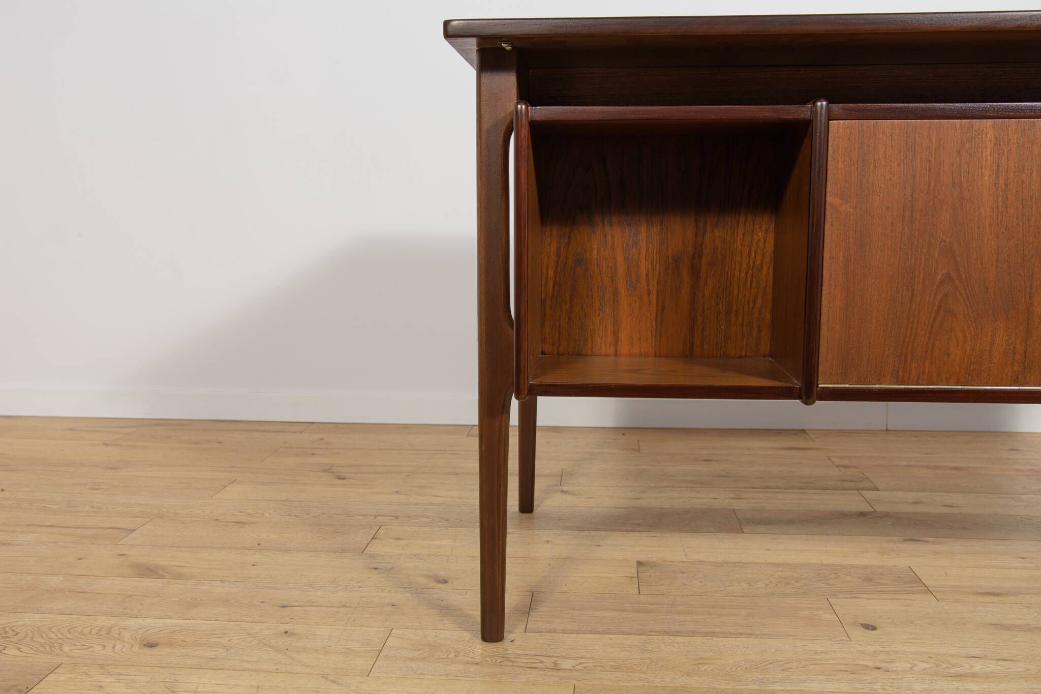 Autonomous teak desk from the 1960s, Denmark