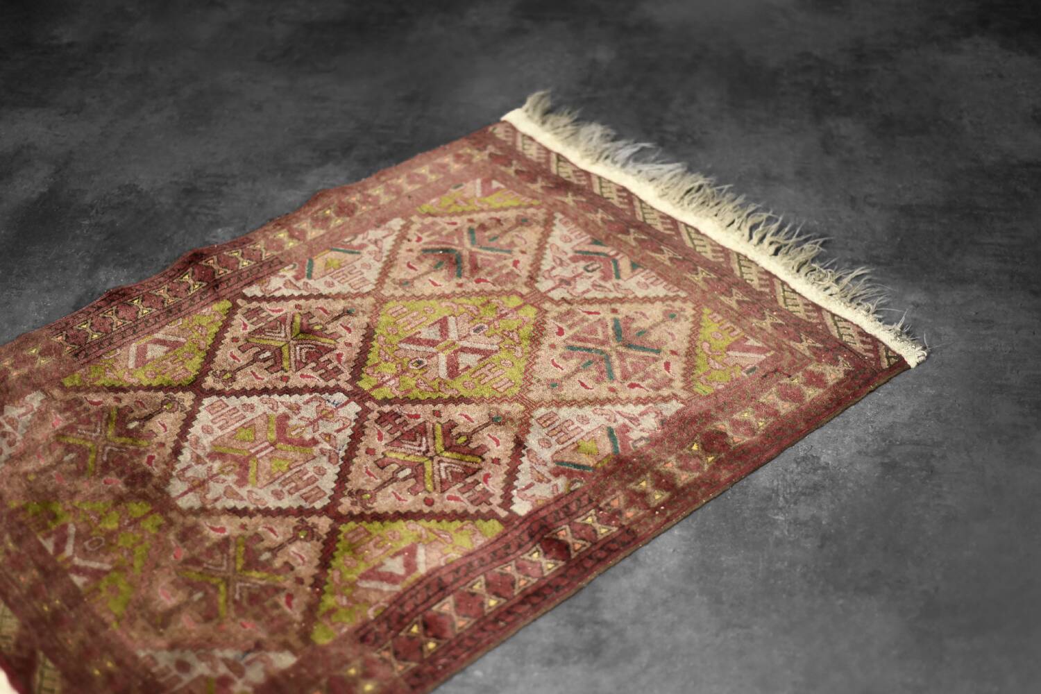 Vintage handwoven Turkmen Ersari oriental rug, 1950s.