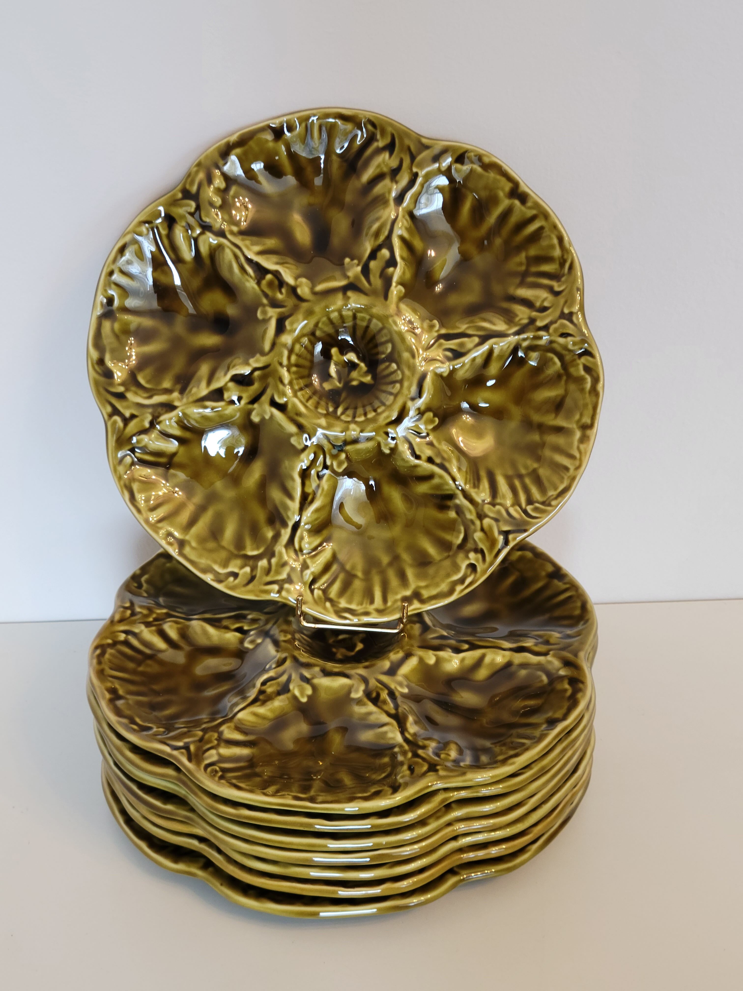 8 oyster plates barbotine Gien green color