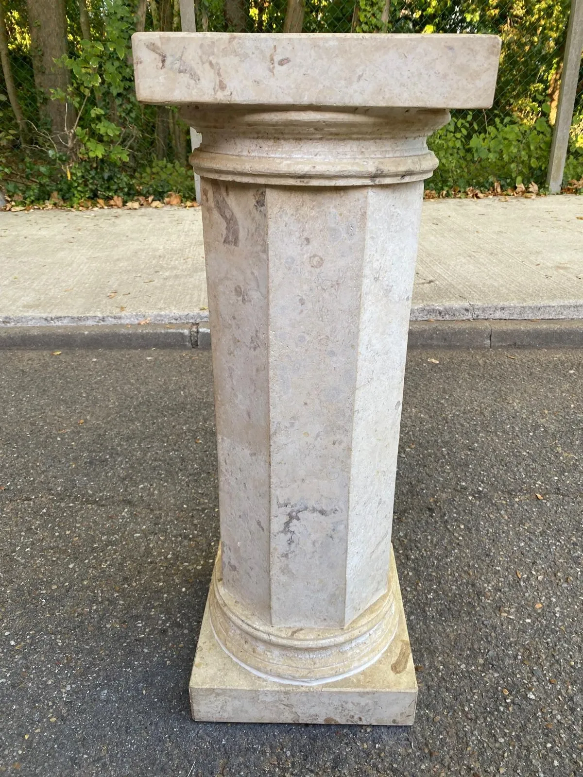 Natural stone pedestal column in beige marble, neoclassical style, 77cm.