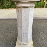 Colonne piédestal en pierre naturelle marbre beige style néoclassique 77cm