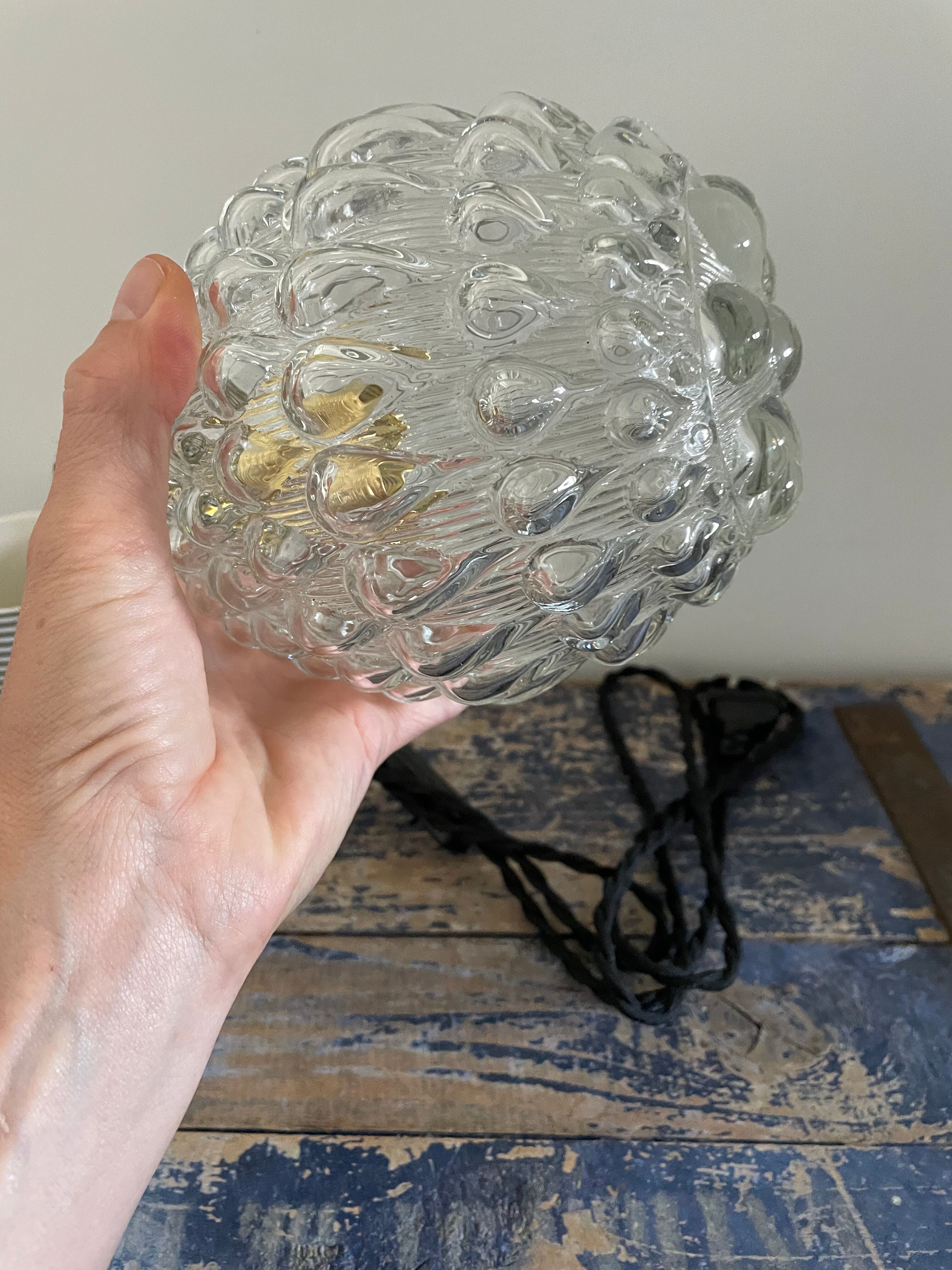 Lampe baladeuse globe en verre ciselé électrifiée à neuf