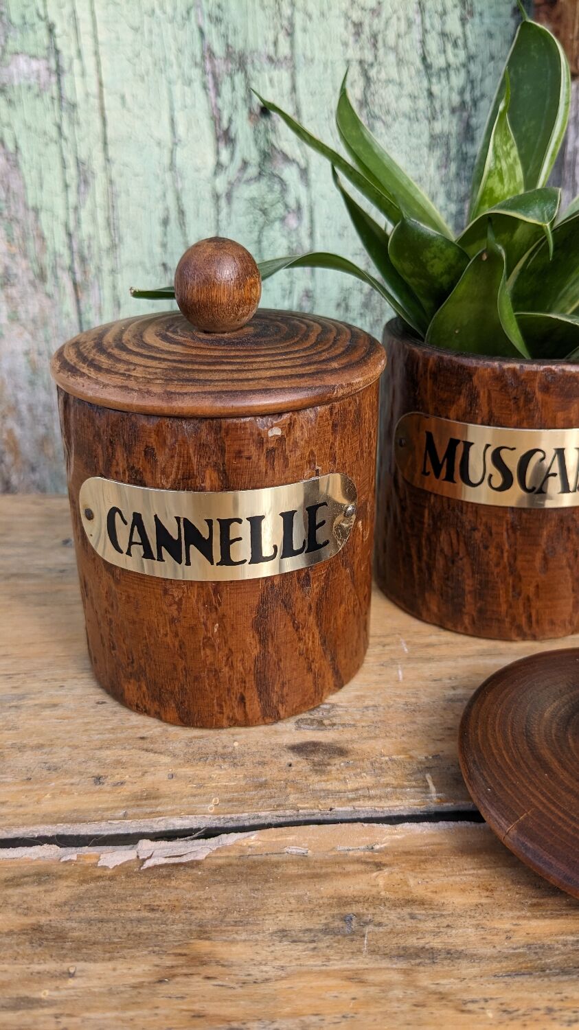 Pots à épices en bois