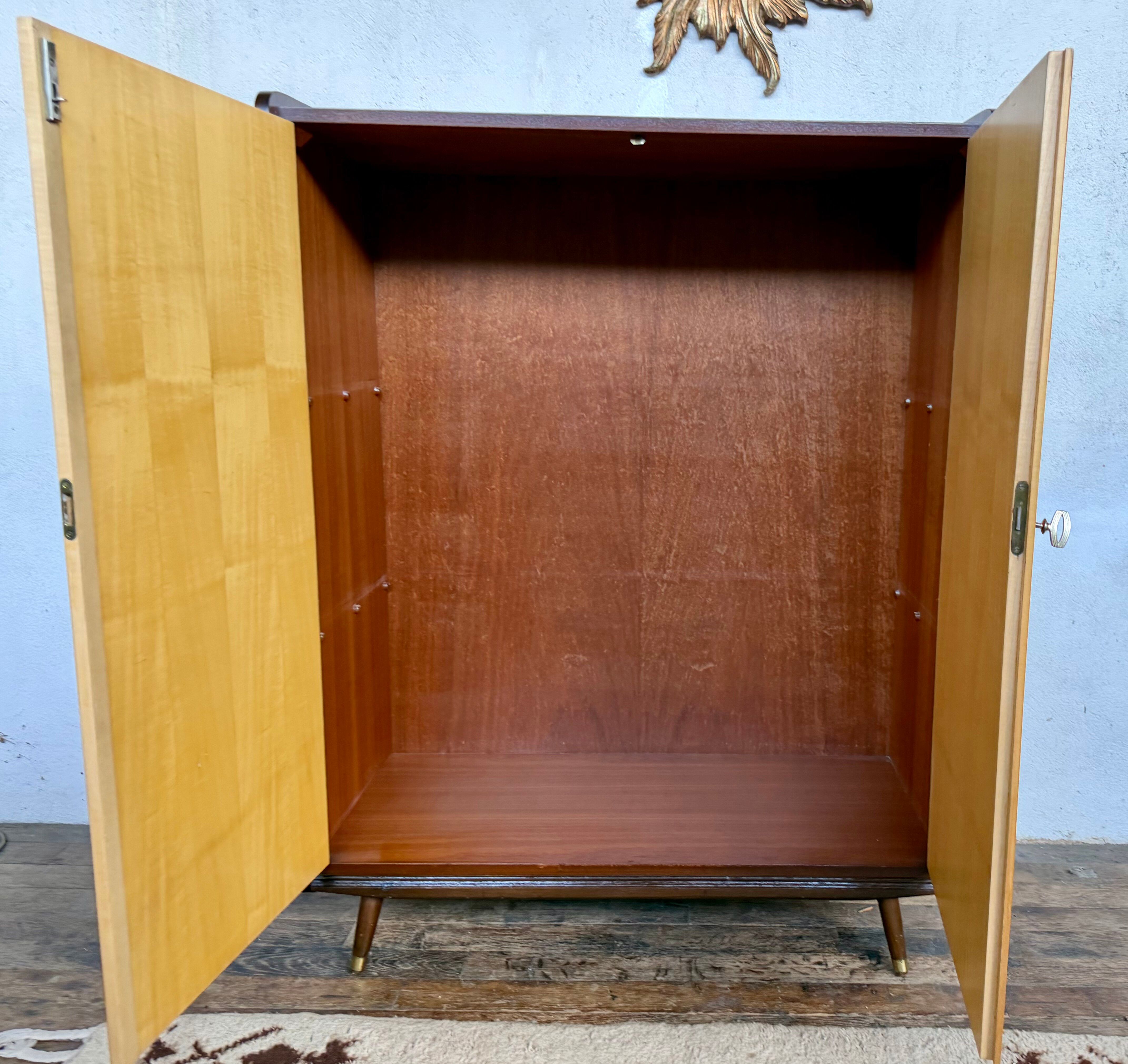 Armoire vintage deux portes pieds compas bi couleur