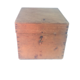 Boîte carrée en bois brut