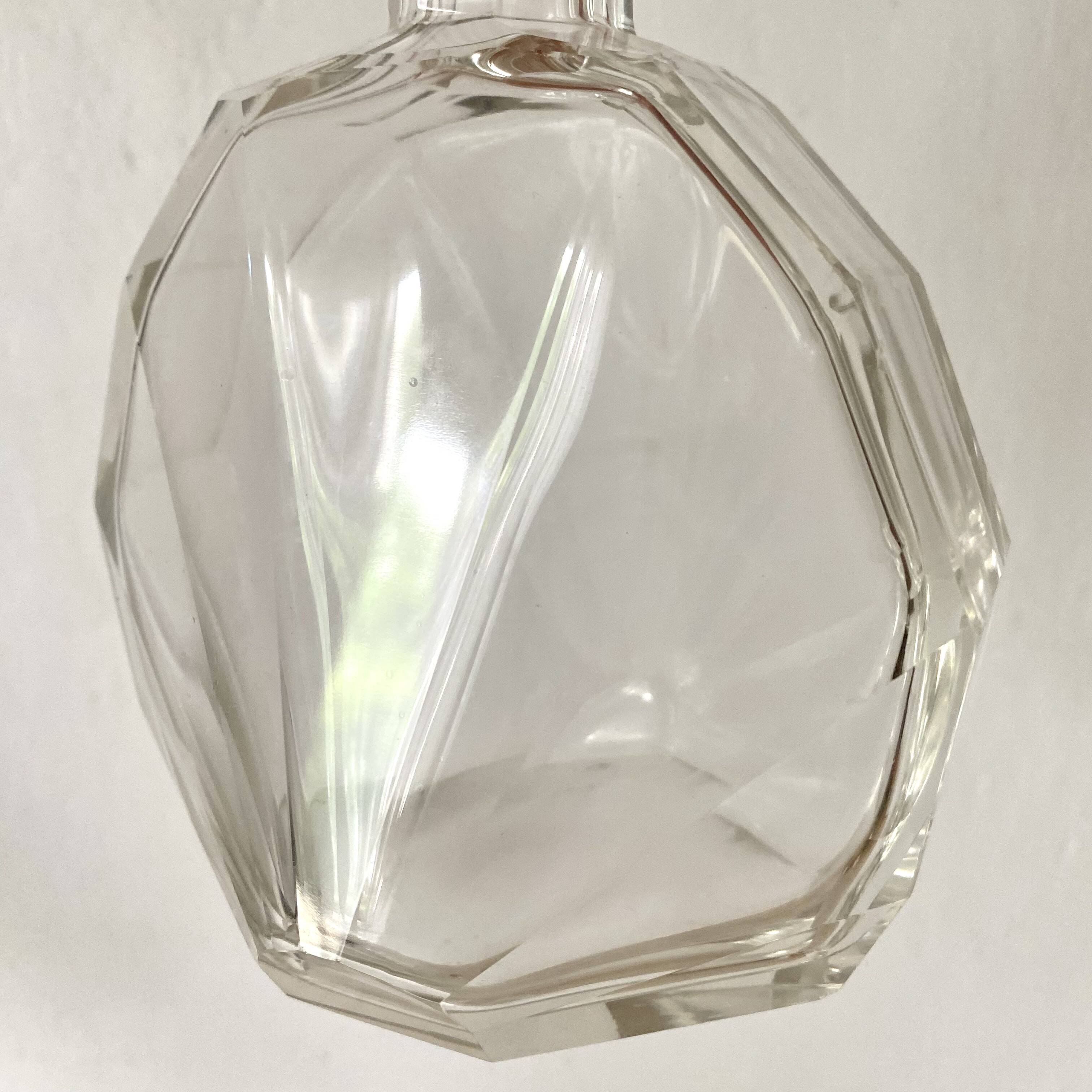 Stylized shell-shaped carafe