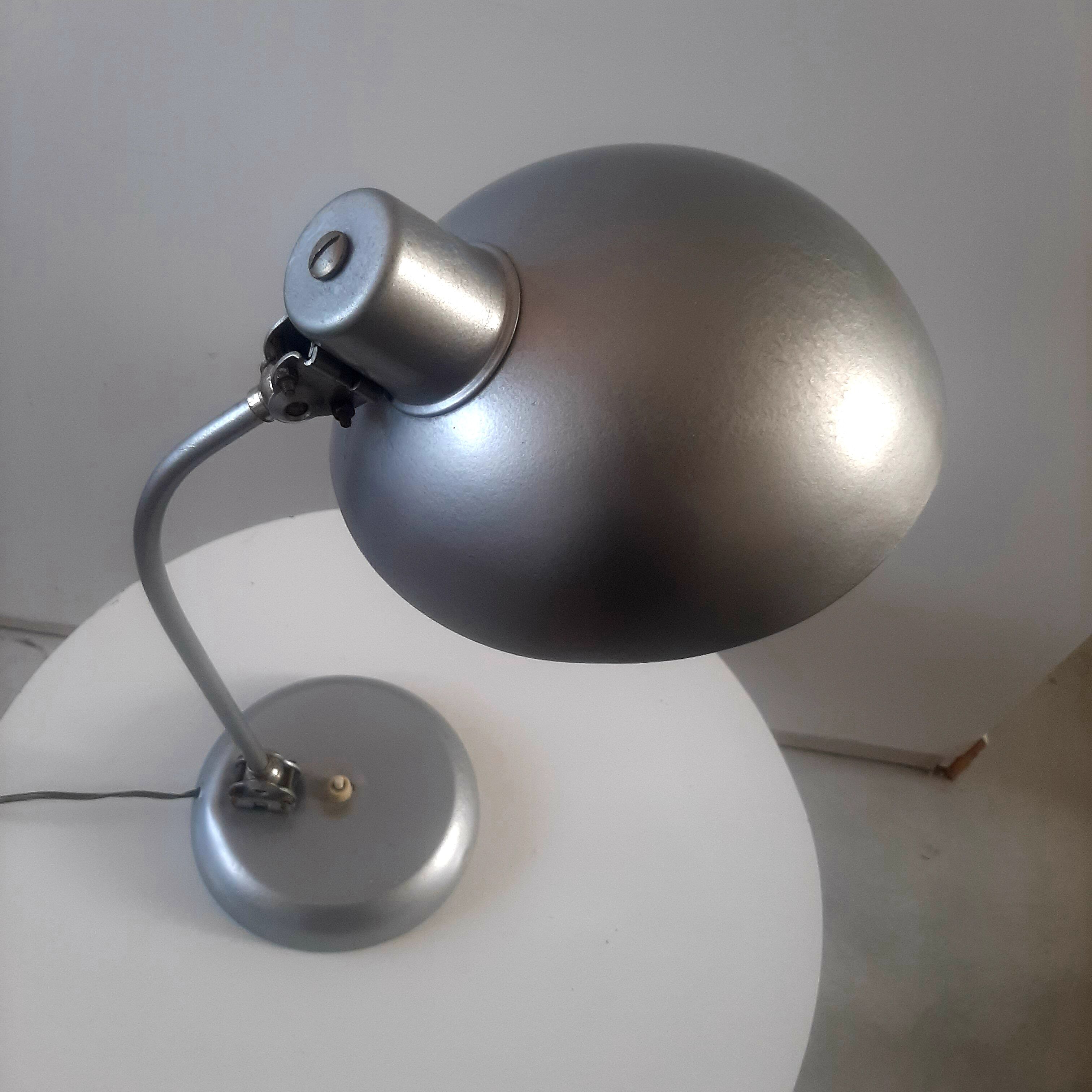 Metal lamp with desk ball joints