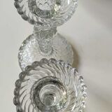 Paire de Bougeoirs flambeaux/Verrerie de Portieux, verre moulé. Motifs croisillons, forme corolle