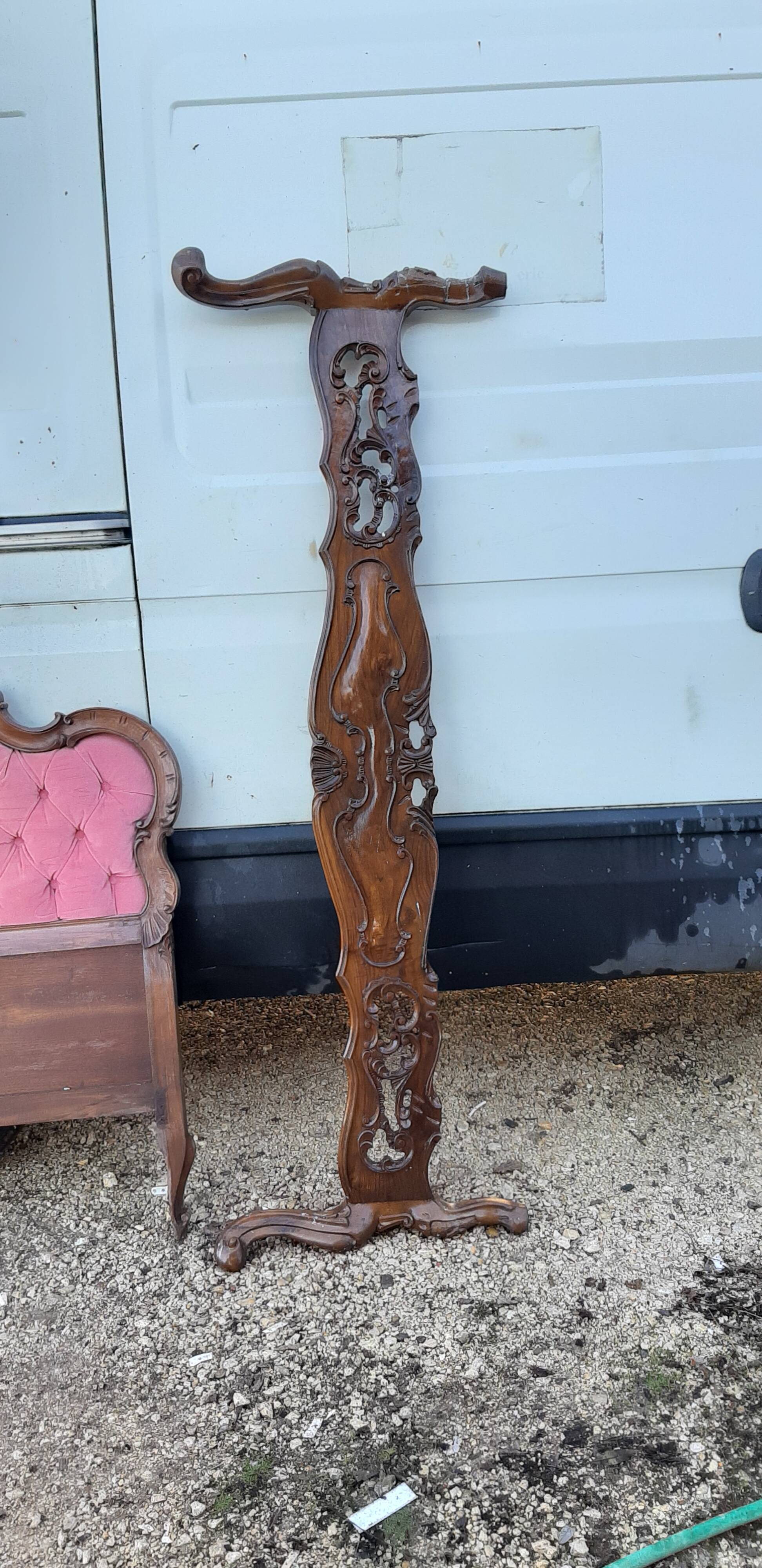 Rocaille style bed head