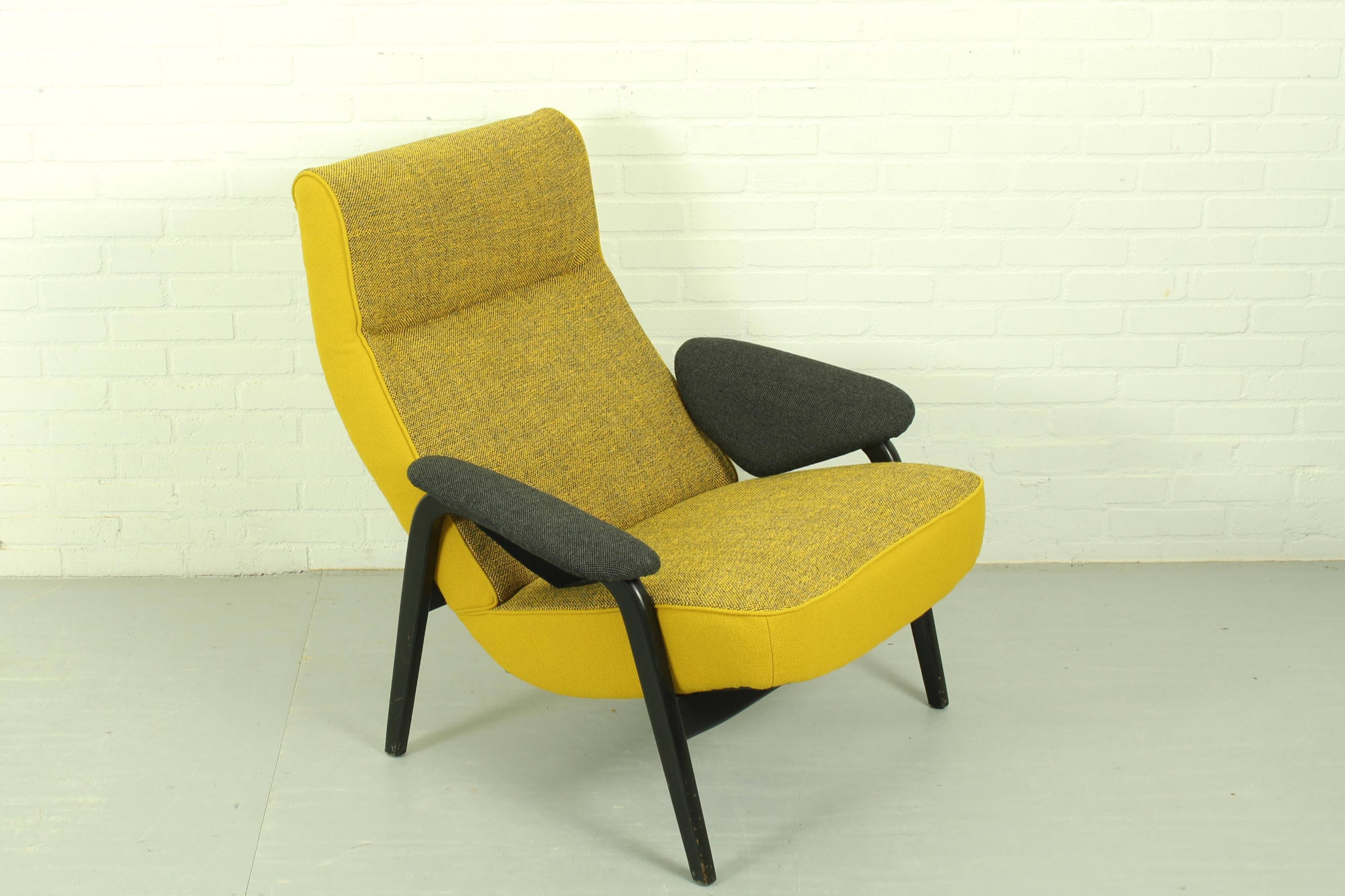 Theo Ruth pour les chaises Artifort Modèle 107 et 137 en Hallingdal Kvadrat.