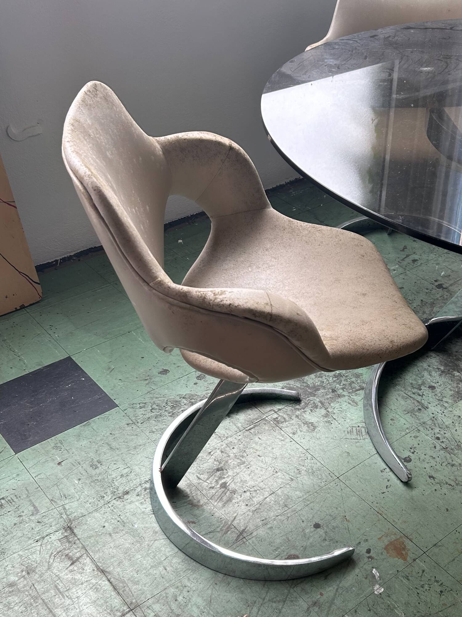 Boris Tabacoff table and 4 chairs from 1960.