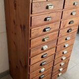 Ancien meuble de métier d'apothicaire en bois vintage 24 tiroirs.