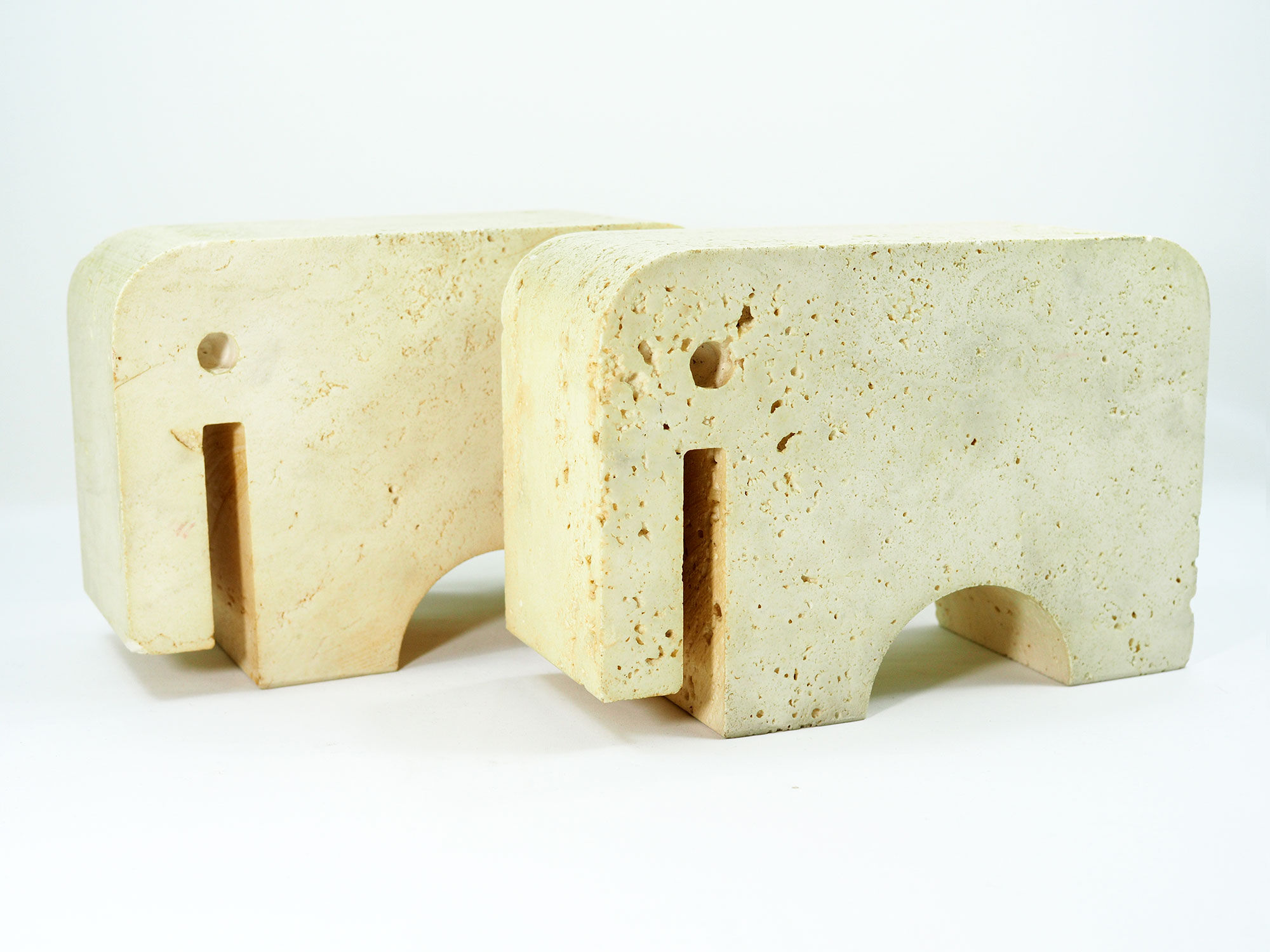 Pair elephant bookends travertine Fratelli Mannelli, 1970s