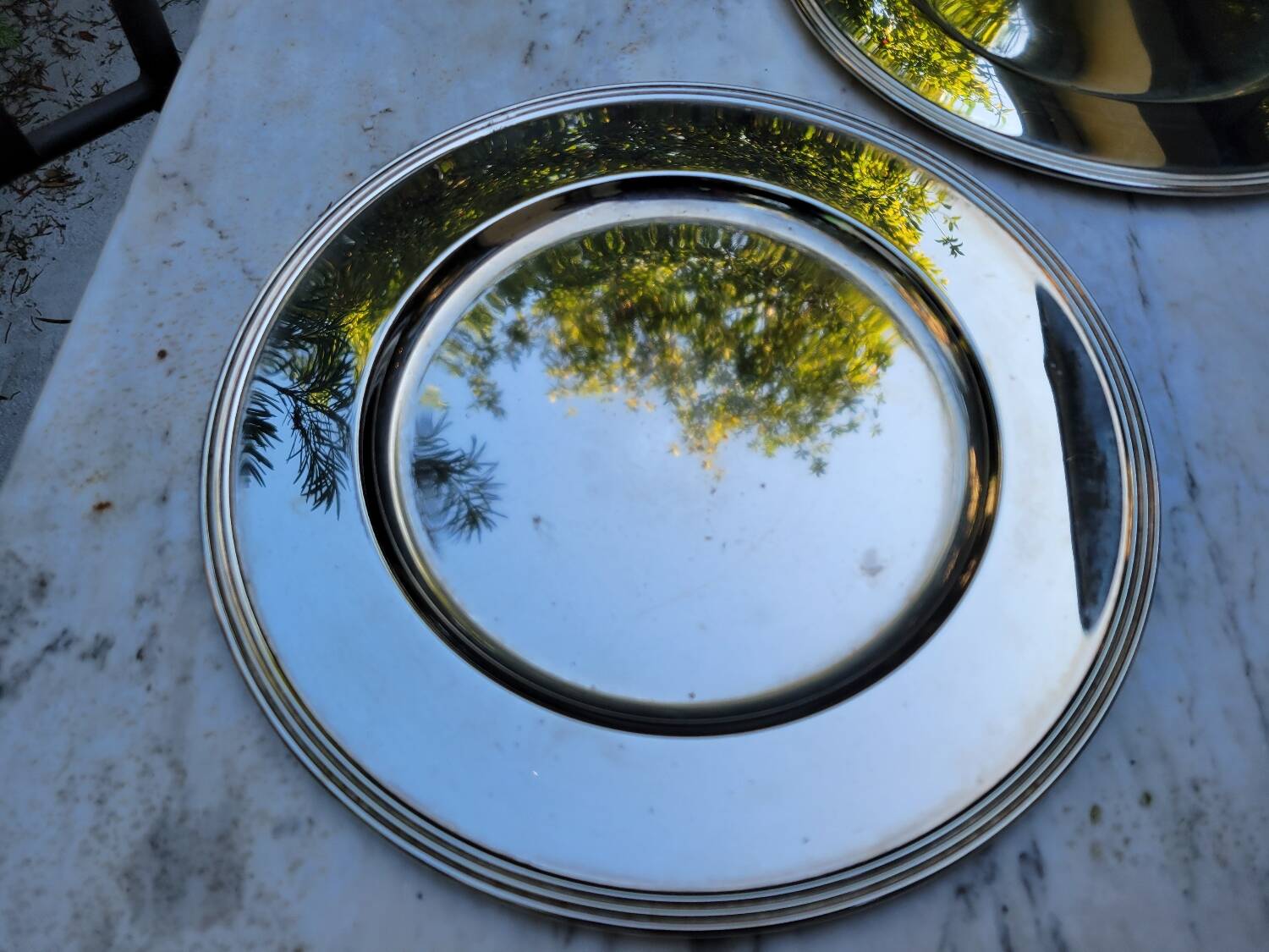 5 assiettes de présentation en métal argenté