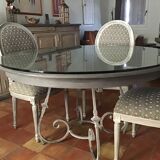 Round table