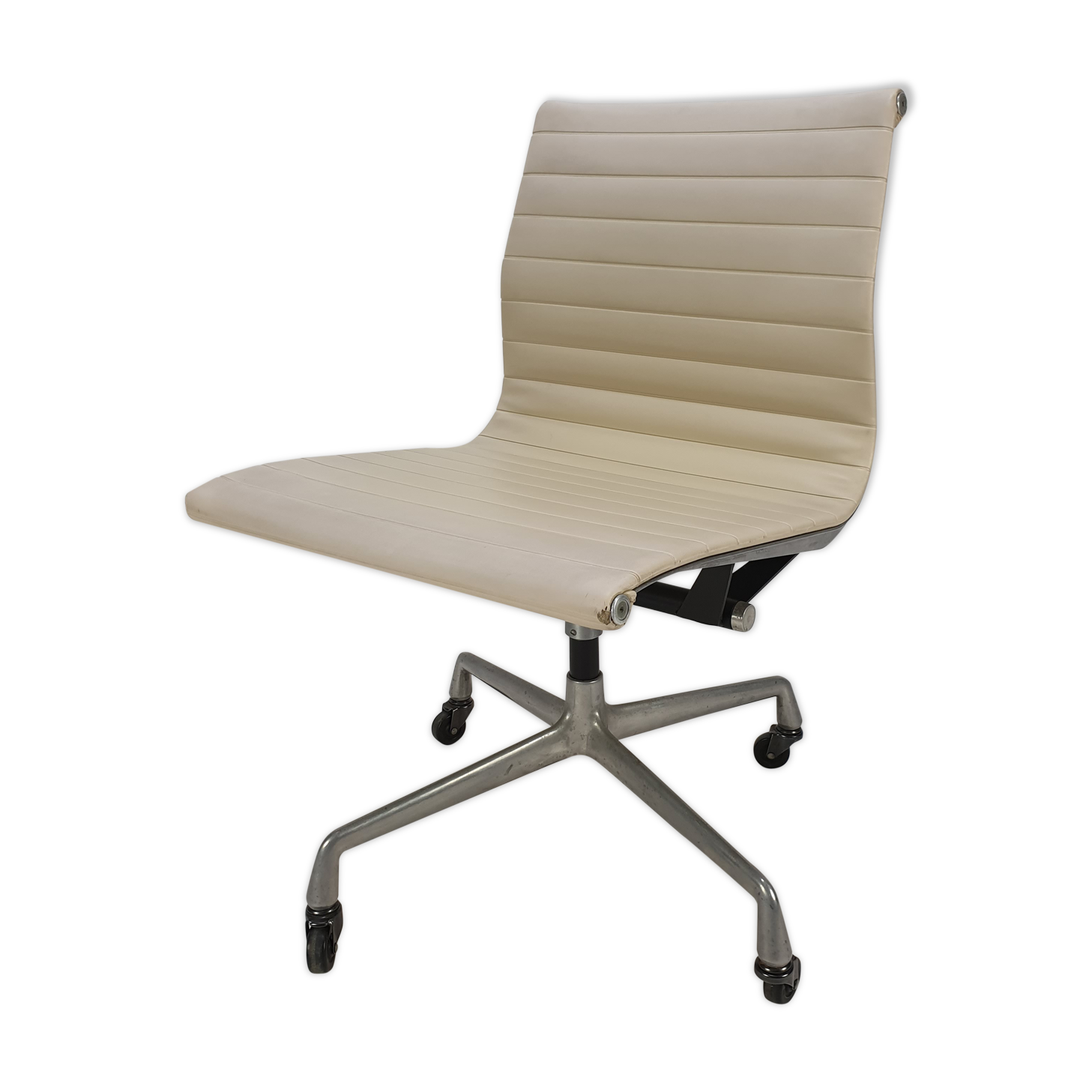 Swivel armchair by Charles & Ray Eames for Herman Miller, 1960