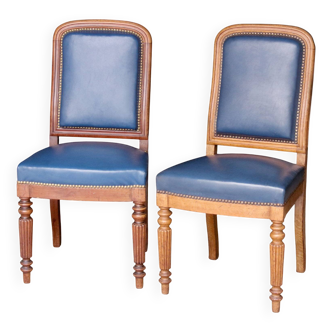 Deux chaises en noyer et cuir signées meyssignac.