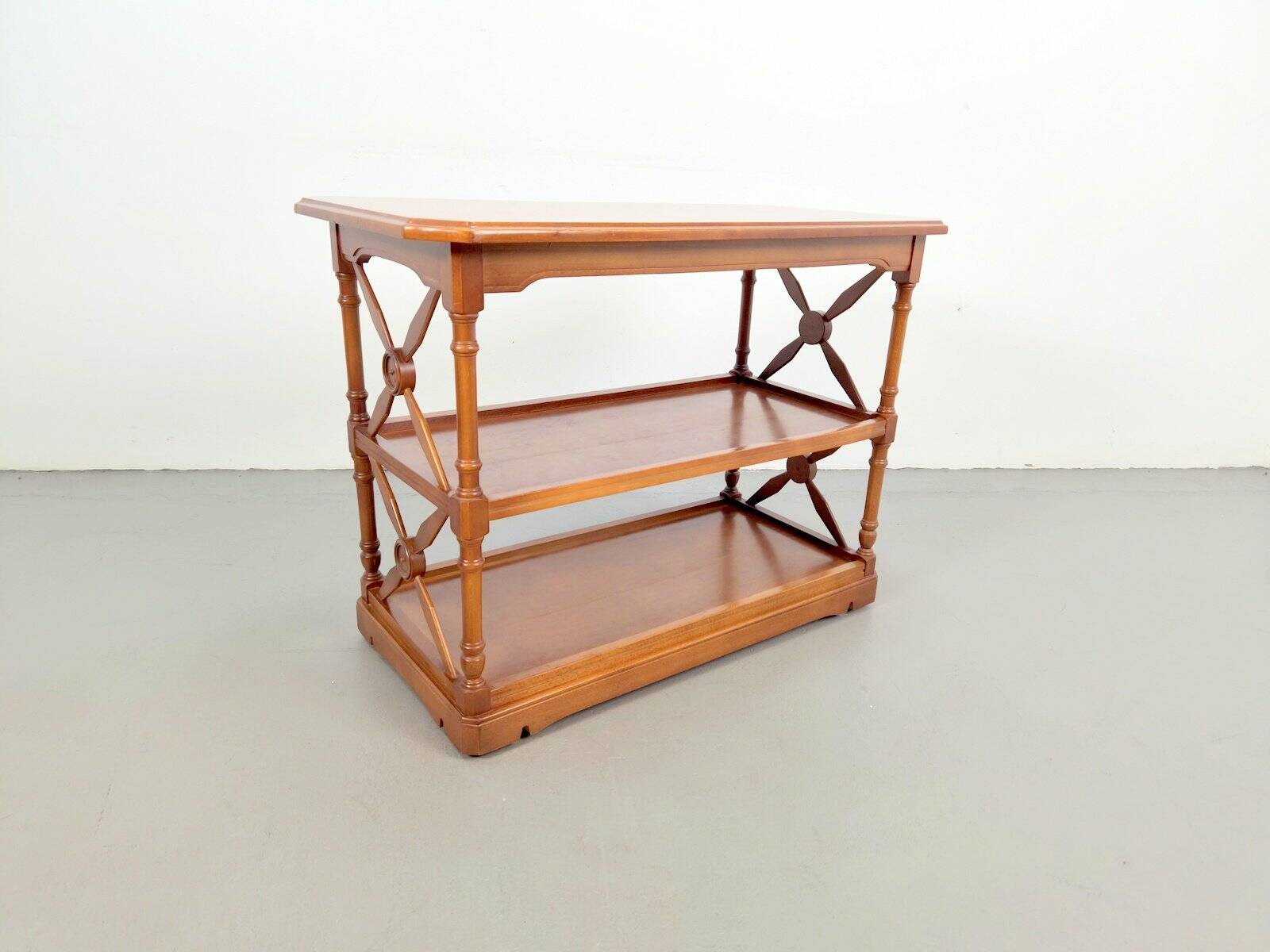 Victorian 3-Tier Bookshelf from López Morton, 1980