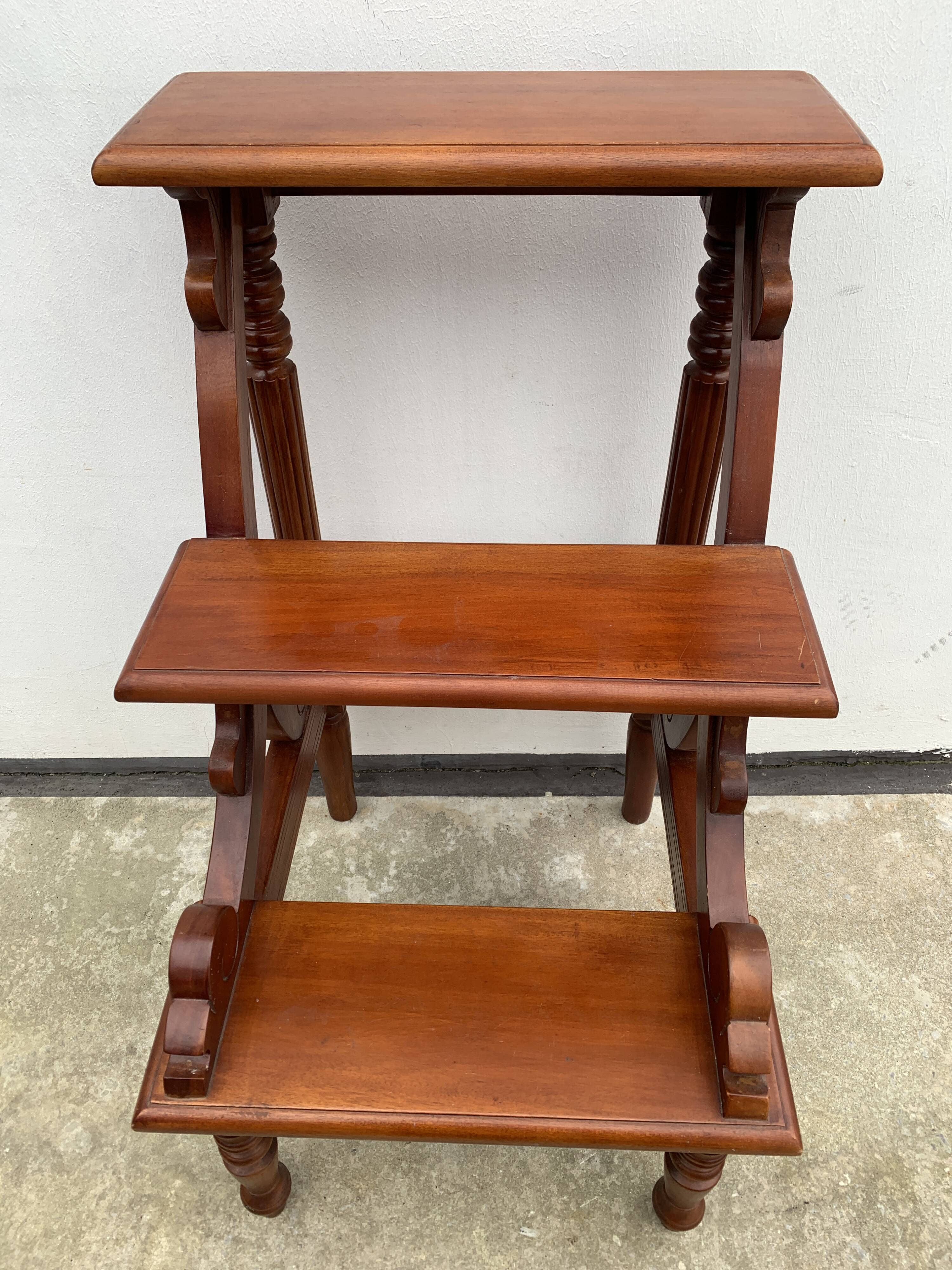 Escabeau anglais en bois XXème siècle
