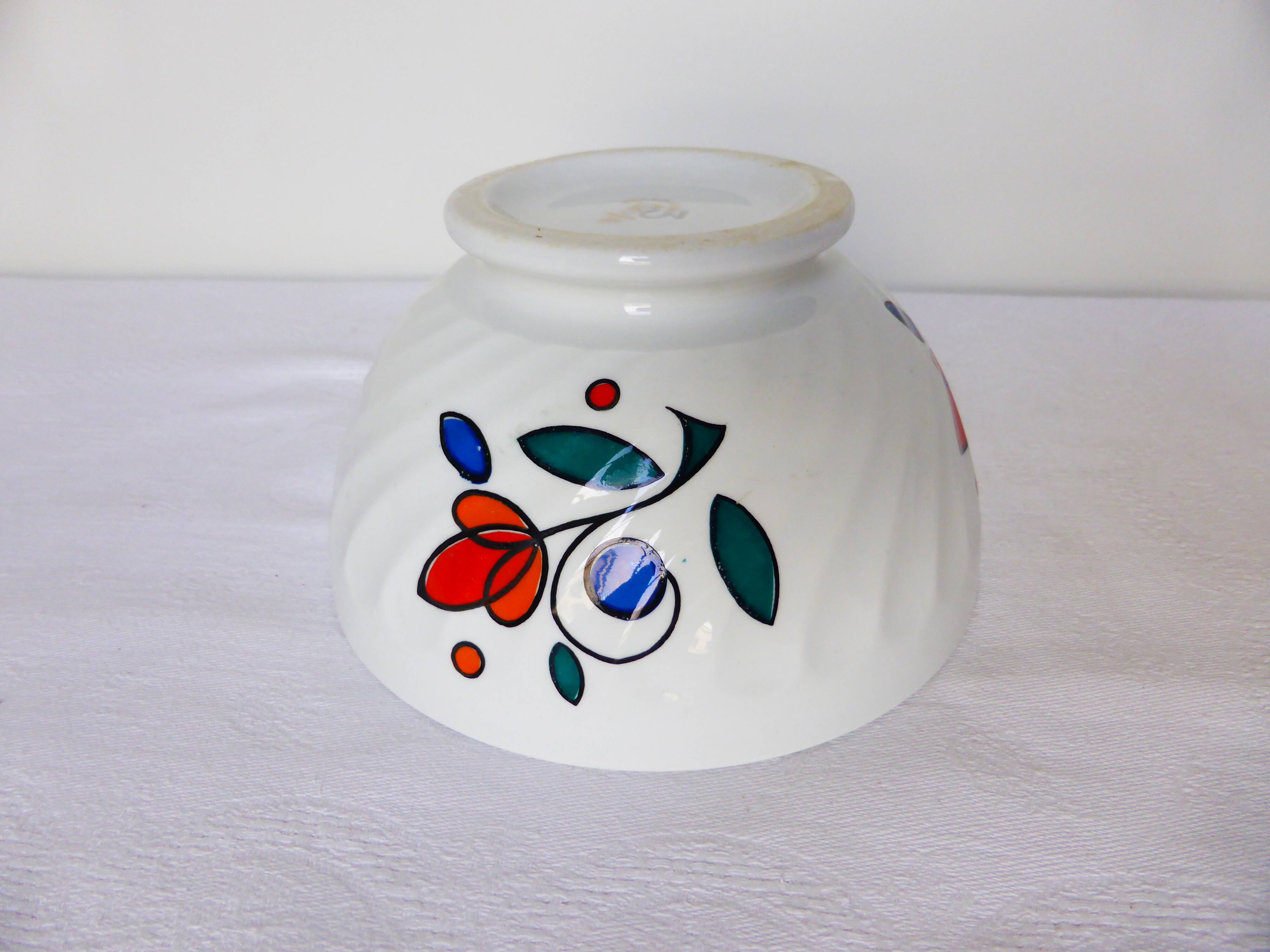 2 vintage Art Deco bowls 210104