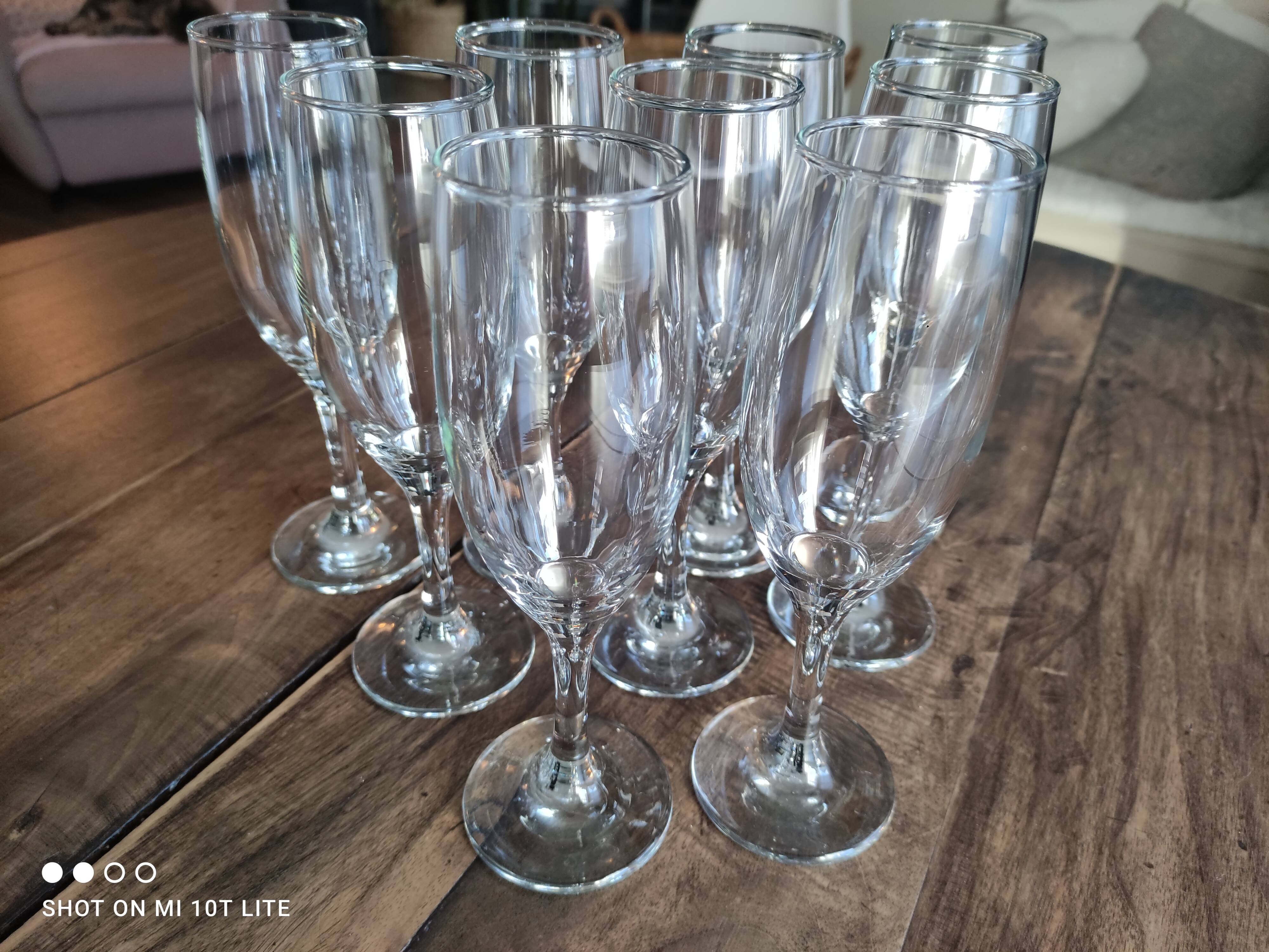 Lot de 9 flûtes à champagne en verre vintage