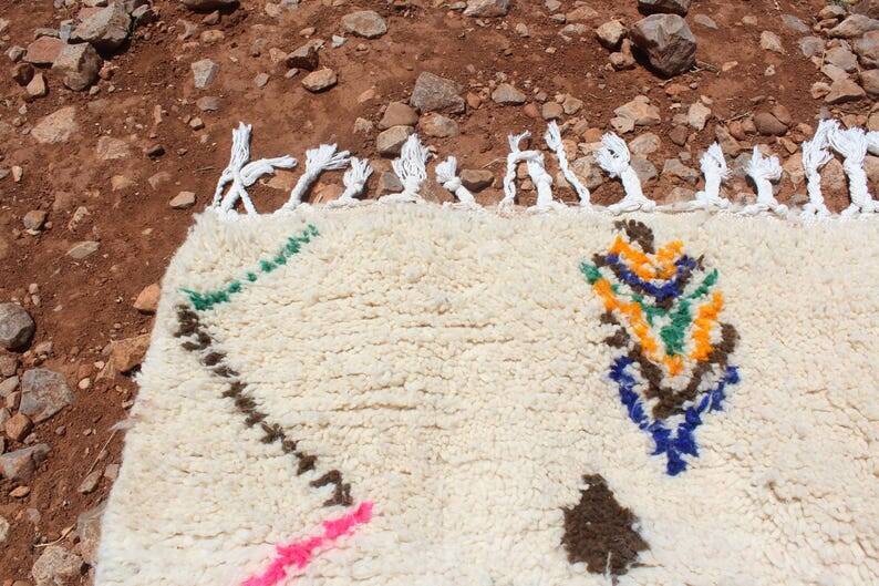 White decorated tablecloth 240cm x 140cm
