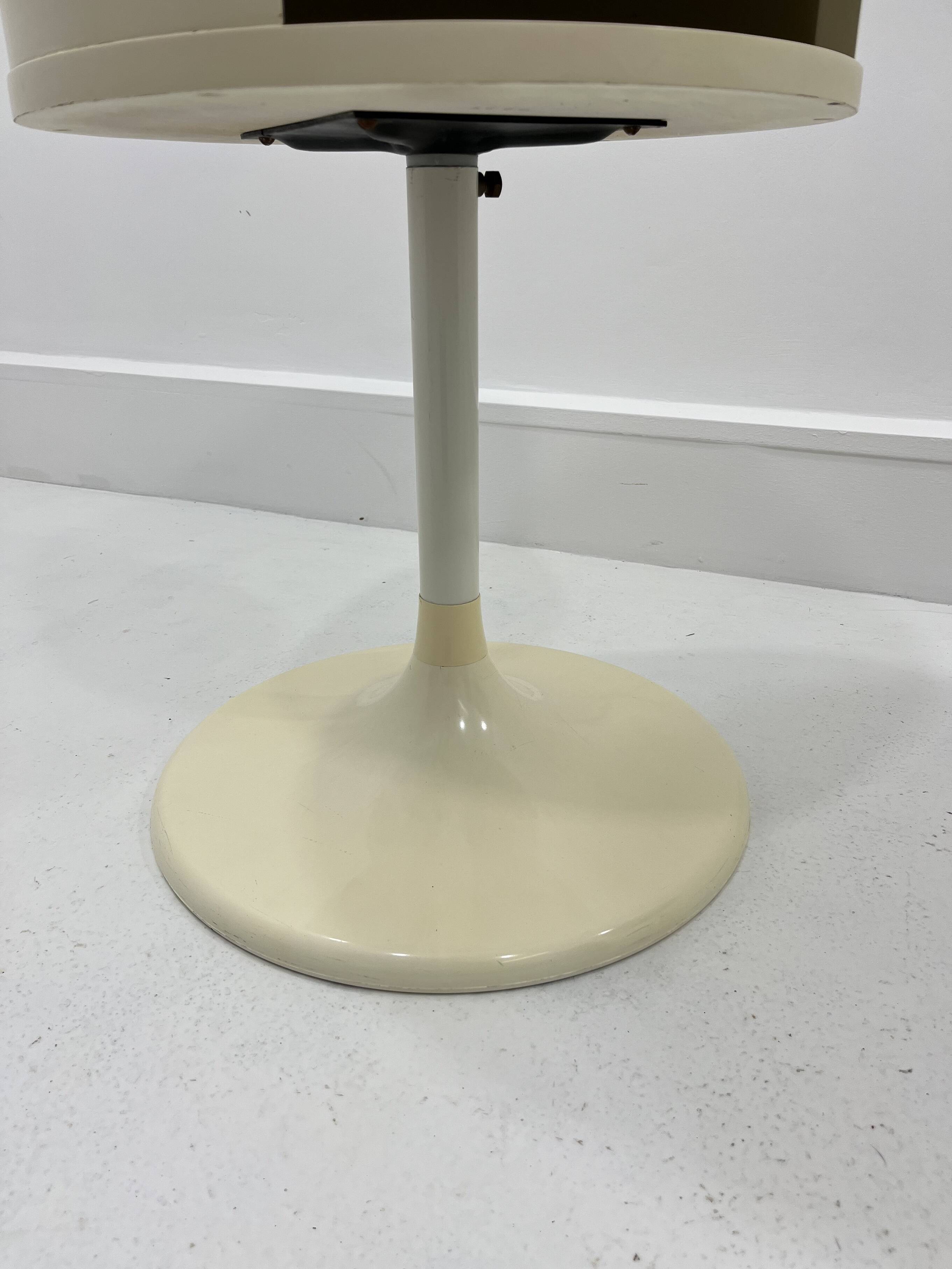Tables d'appoint Tulipe de l'ère spatiale par Lusch Erzeugnis pour Lusch & Co, années 1970, ensemble de