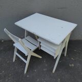 Scandinavian desk with compass legs for children