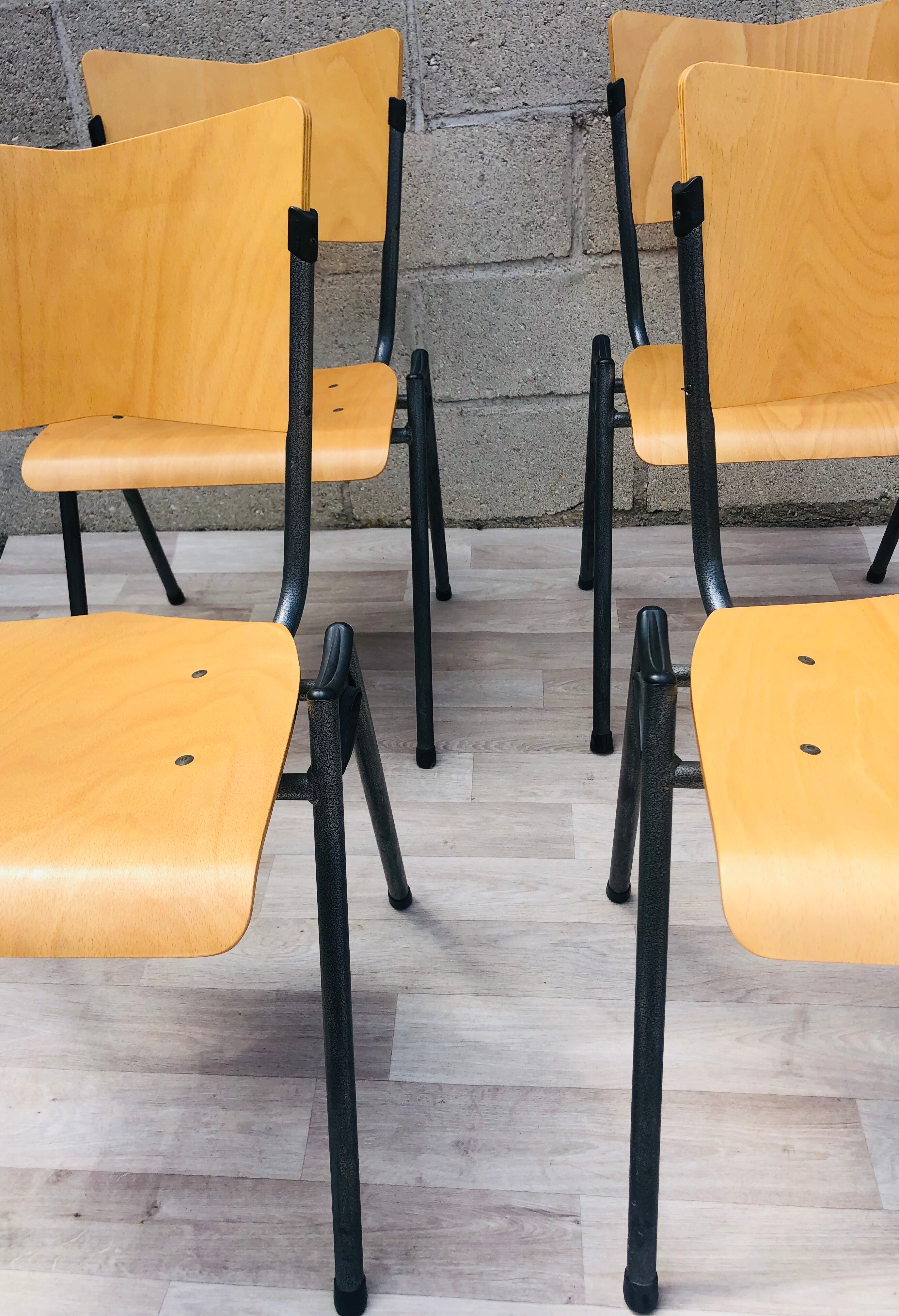 Set of 4 chairs design in wood