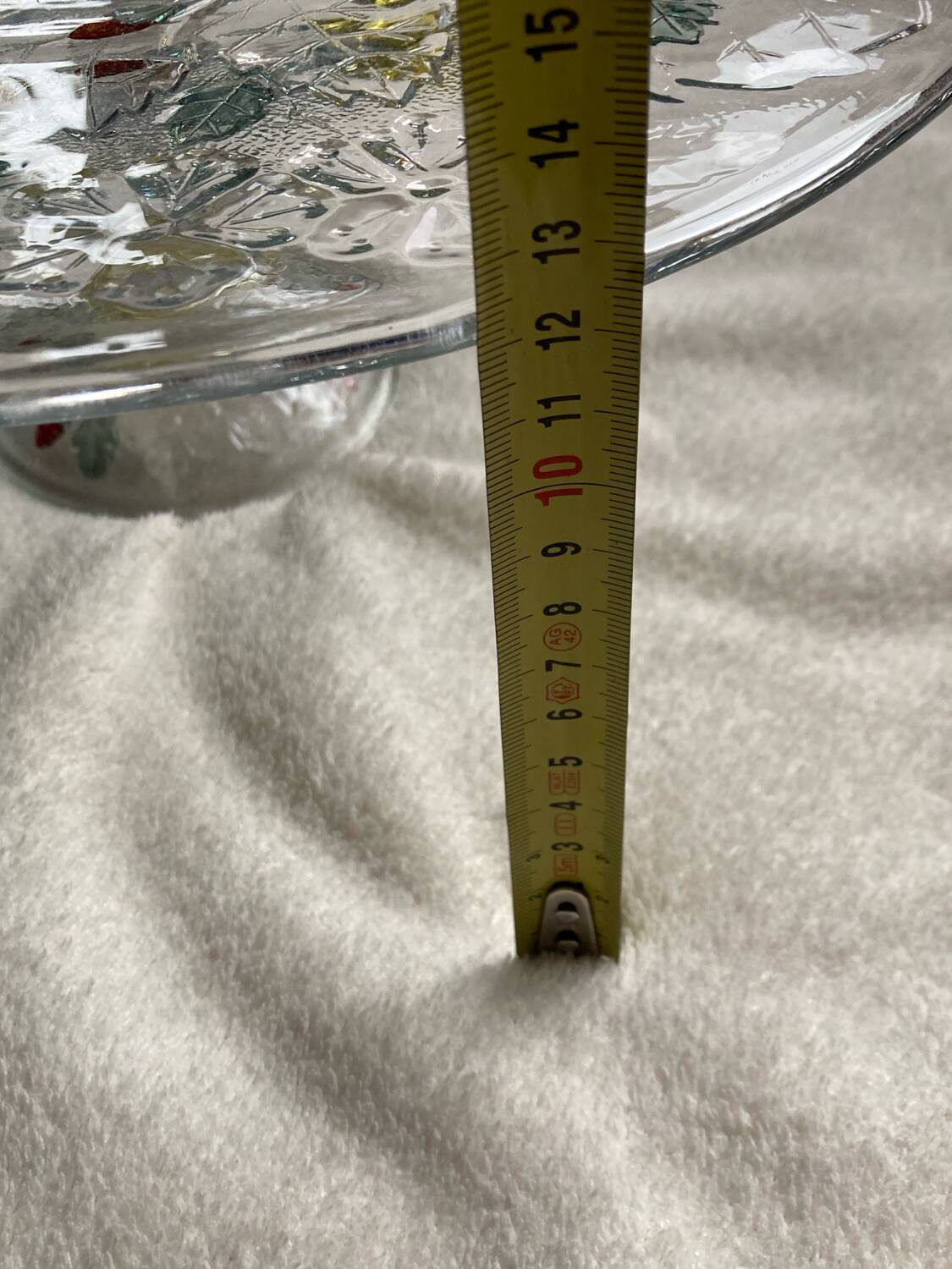 Cake stand with strawberry decoration