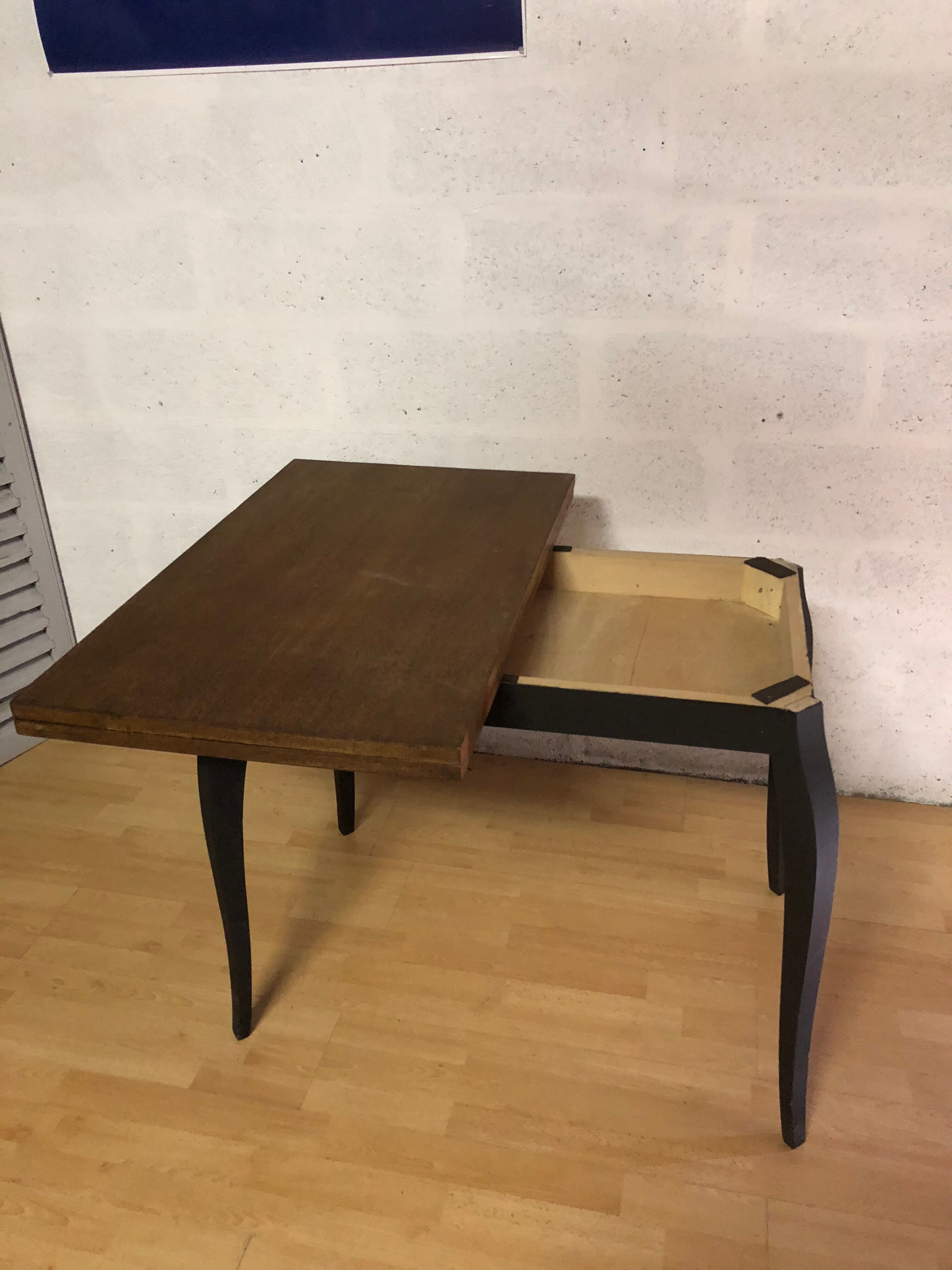 Vintage portfolio table