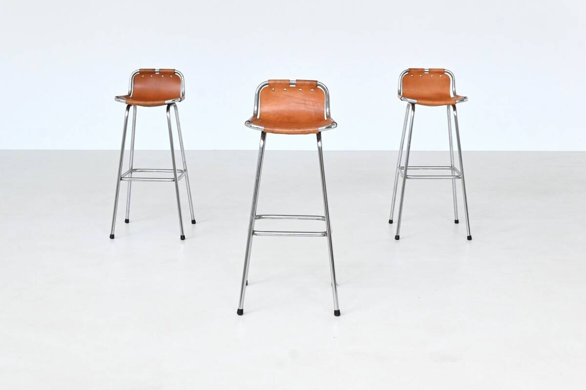Tabourets de bar en cuir Charlotte Perriand Station de ski des Arcs France 1960