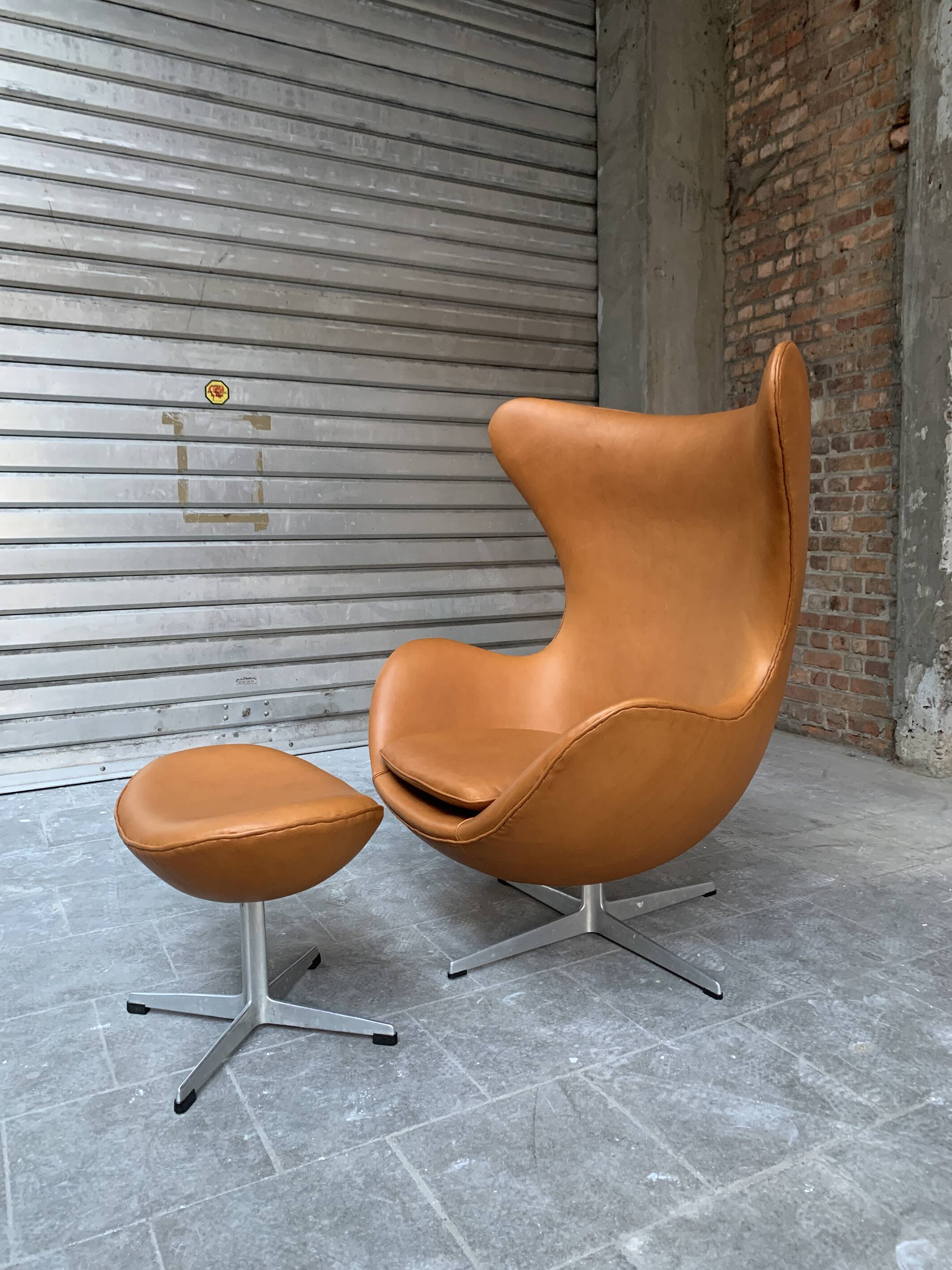 Restored Arne Jacobsen Egg armchair and ottoman for Fritz Hansen, 1960s