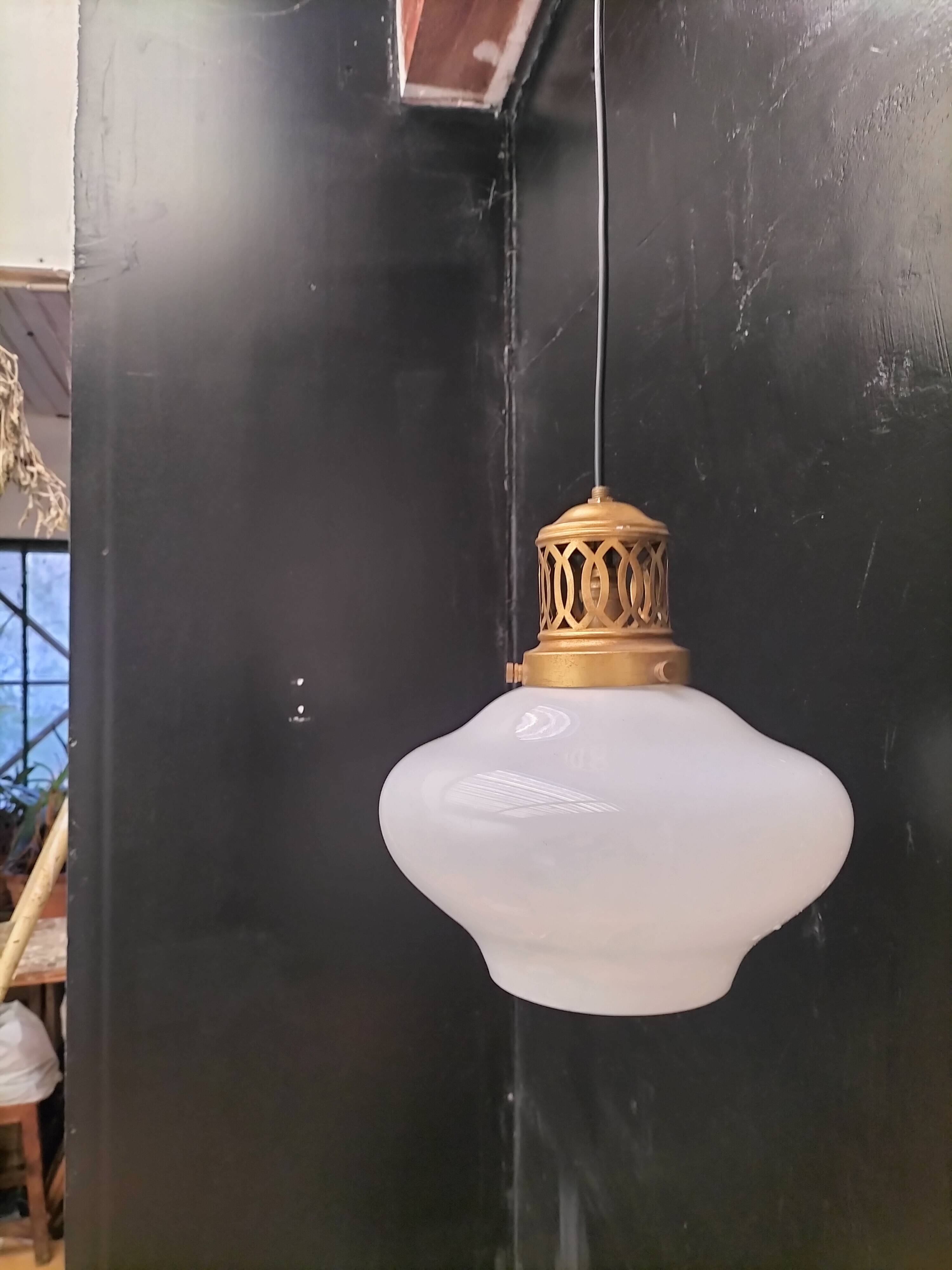 White opaline suspension